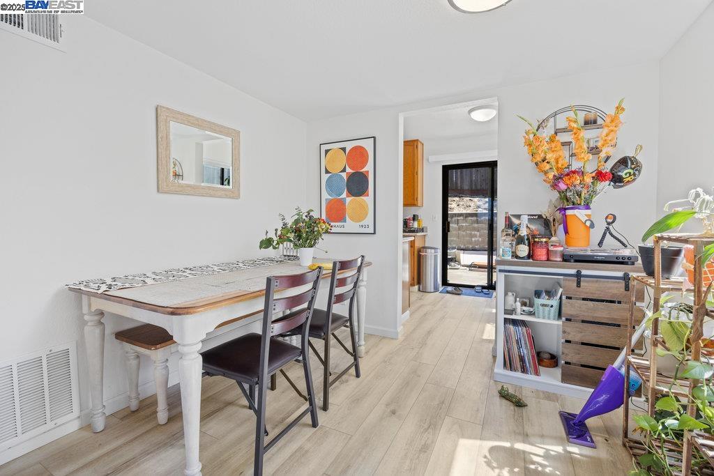 Detail Gallery Image 22 of 60 For 21000 Ocean View Dr, Hayward,  CA 94541 - – Beds | – Baths