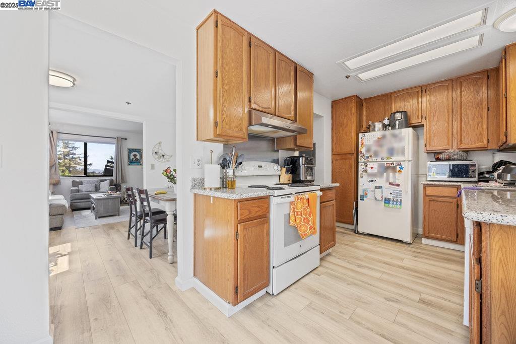 Detail Gallery Image 24 of 60 For 21000 Ocean View Dr, Hayward,  CA 94541 - – Beds | – Baths