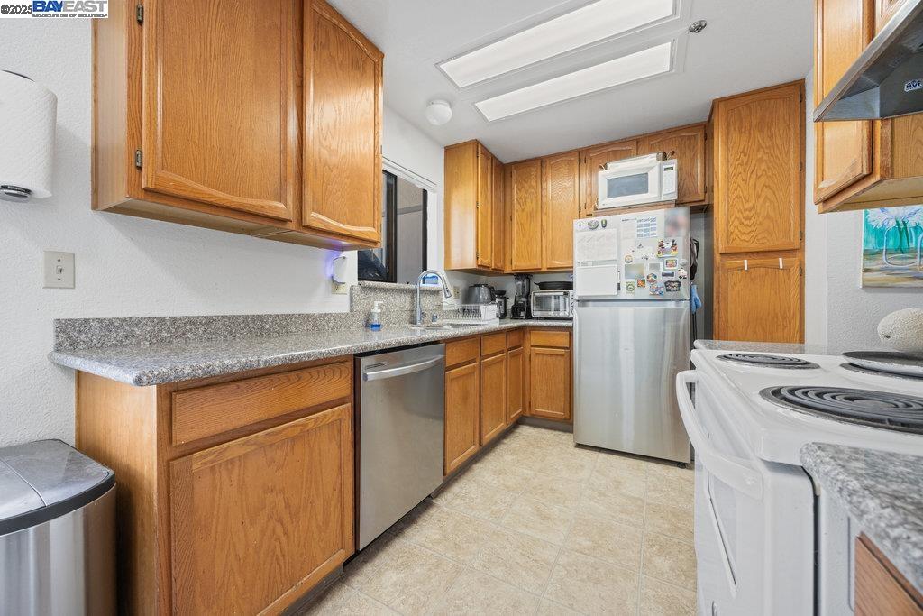 Detail Gallery Image 33 of 60 For 21000 Ocean View Dr, Hayward,  CA 94541 - – Beds | – Baths