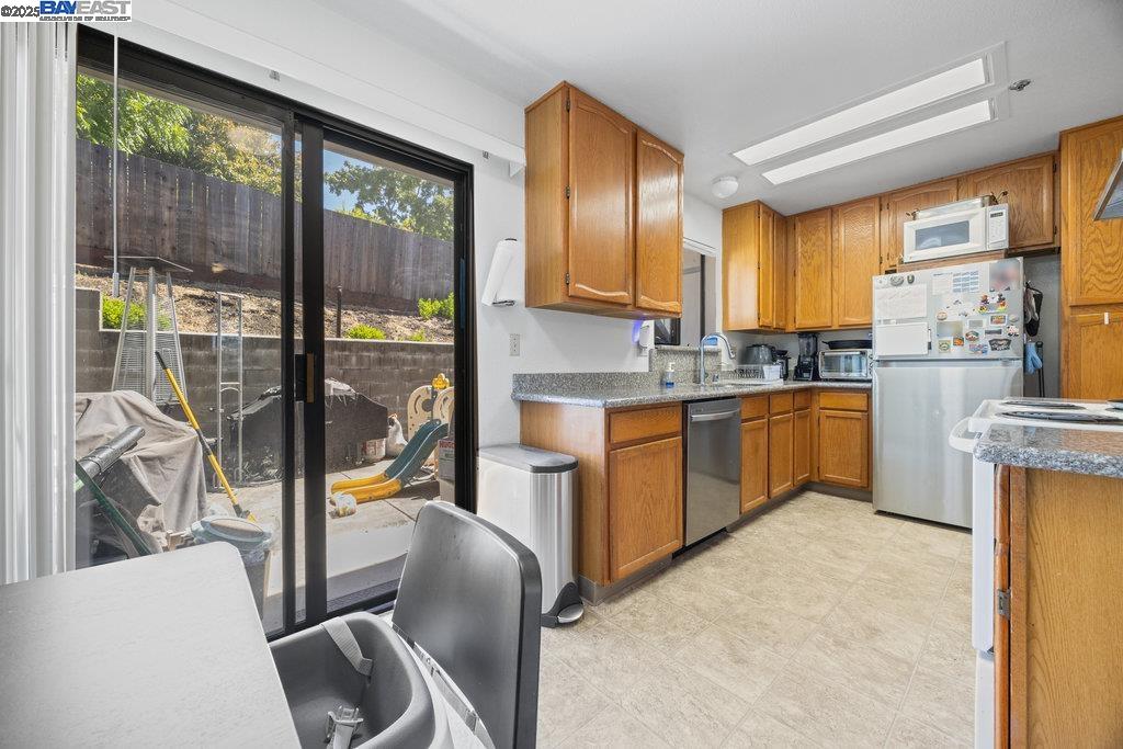 Detail Gallery Image 35 of 60 For 21000 Ocean View Dr, Hayward,  CA 94541 - – Beds | – Baths