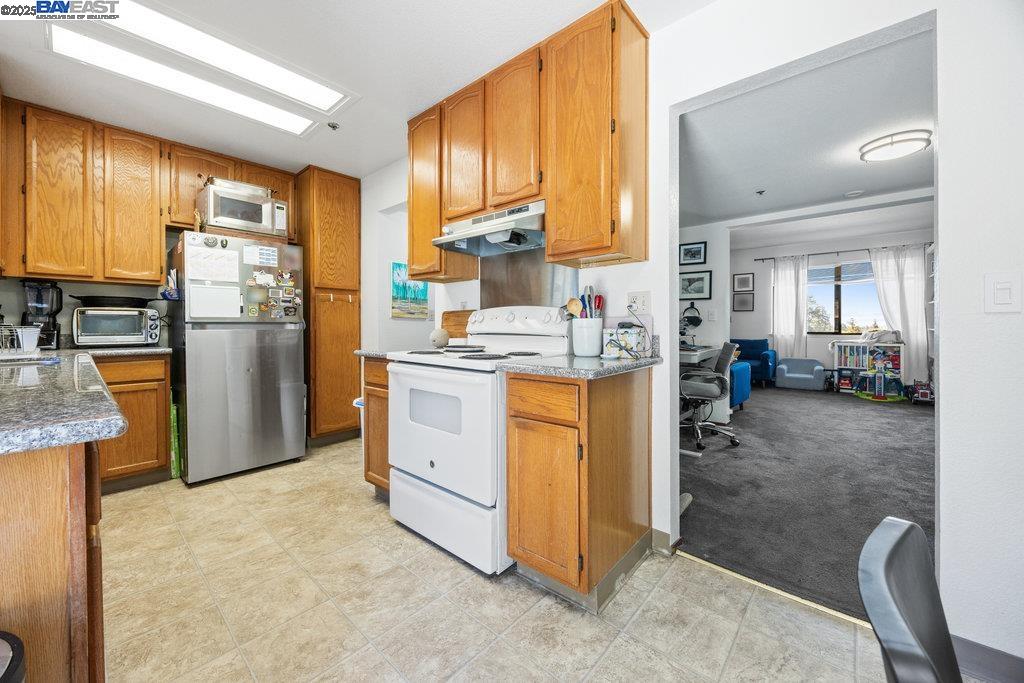 Detail Gallery Image 36 of 60 For 21000 Ocean View Dr, Hayward,  CA 94541 - – Beds | – Baths