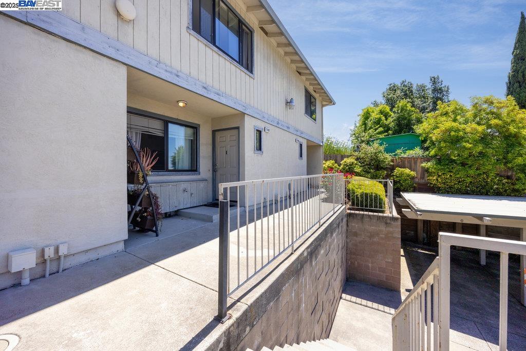 Detail Gallery Image 6 of 60 For 21000 Ocean View Dr, Hayward,  CA 94541 - – Beds | – Baths