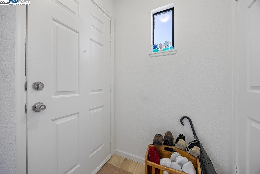 Detail Gallery Image 9 of 60 For 21000 Ocean View Dr, Hayward,  CA 94541 - – Beds | – Baths