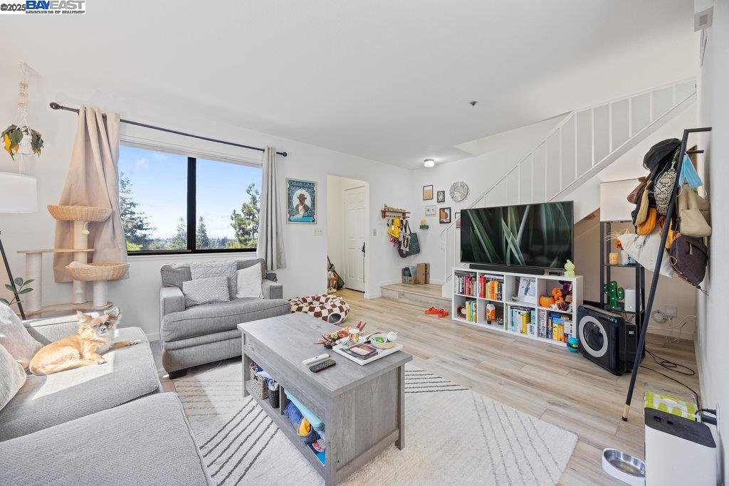 Detail Gallery Image 10 of 60 For 21000 Ocean View Dr, Hayward,  CA 94541 - – Beds | – Baths