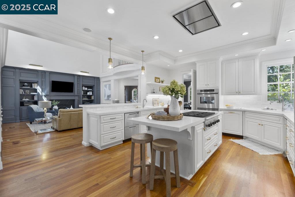 Detail Gallery Image 13 of 49 For 1826 Alameda Diablo, Diablo,  CA 94528 - 5 Beds | 4/1 Baths