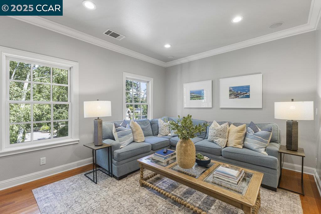 Detail Gallery Image 30 of 49 For 1826 Alameda Diablo, Diablo,  CA 94528 - 5 Beds | 4/1 Baths