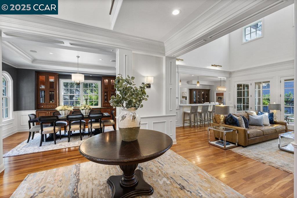 Detail Gallery Image 5 of 49 For 1826 Alameda Diablo, Diablo,  CA 94528 - 5 Beds | 4/1 Baths