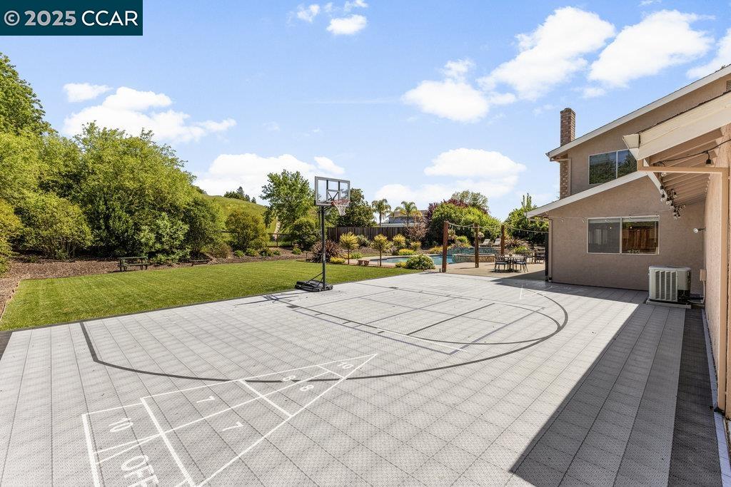 Detail Gallery Image 4 of 49 For 316 Zamora Pl, Danville,  CA 94526 - 5 Beds | 2/1 Baths