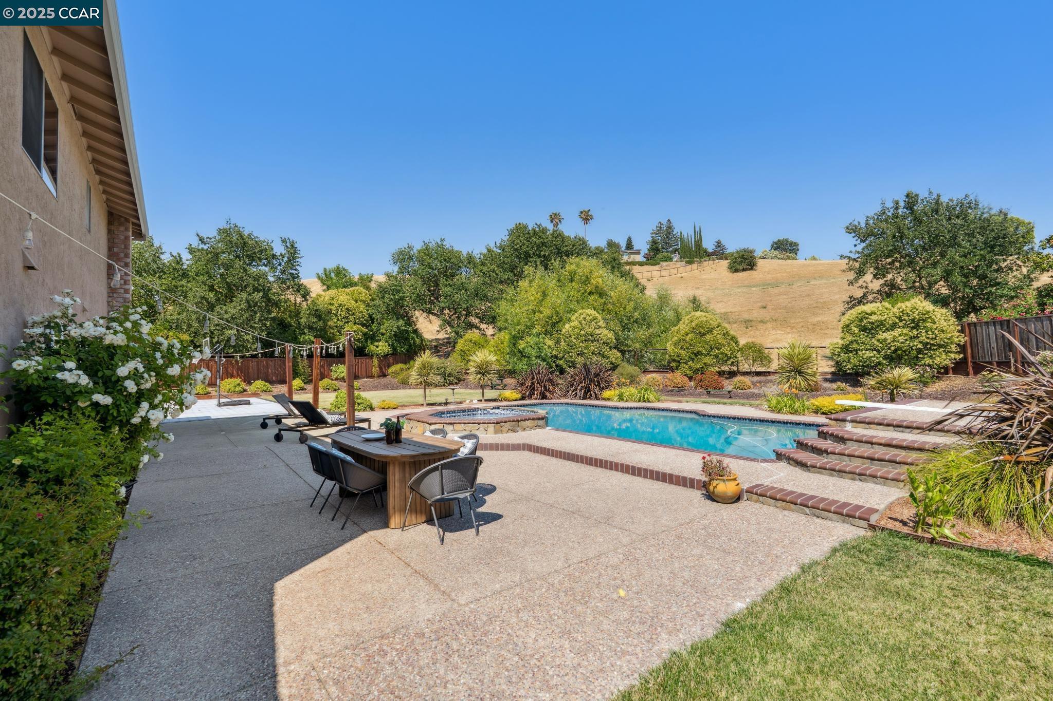 Detail Gallery Image 38 of 49 For 316 Zamora Pl, Danville,  CA 94526 - 5 Beds | 2/1 Baths
