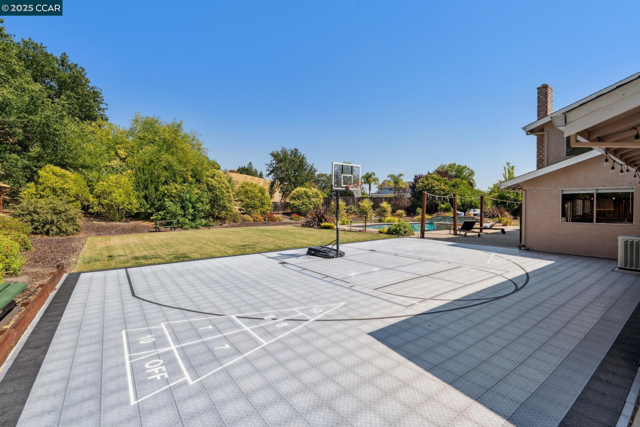 Detail Gallery Image 40 of 49 For 316 Zamora Pl, Danville,  CA 94526 - 5 Beds | 2/1 Baths