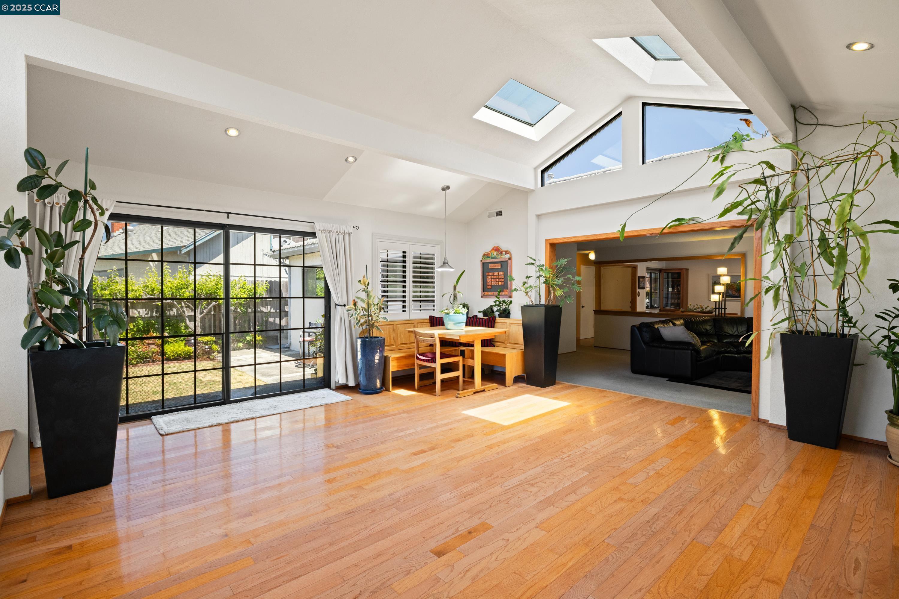 Detail Gallery Image 14 of 34 For 925 Tara Hills Dr, Pinole,  CA 94564 - 3 Beds | 2 Baths