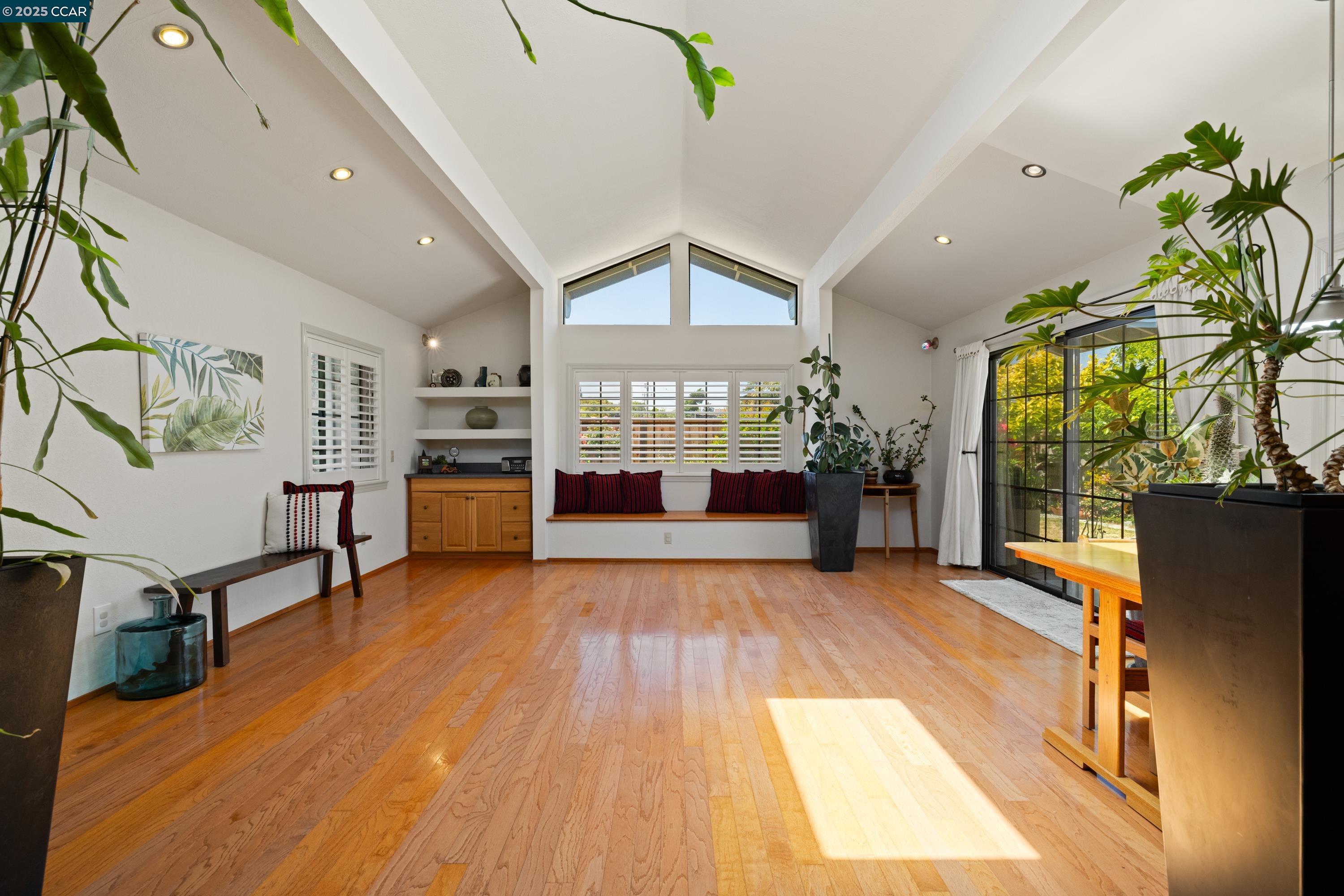 Detail Gallery Image 15 of 34 For 925 Tara Hills Dr, Pinole,  CA 94564 - 3 Beds | 2 Baths