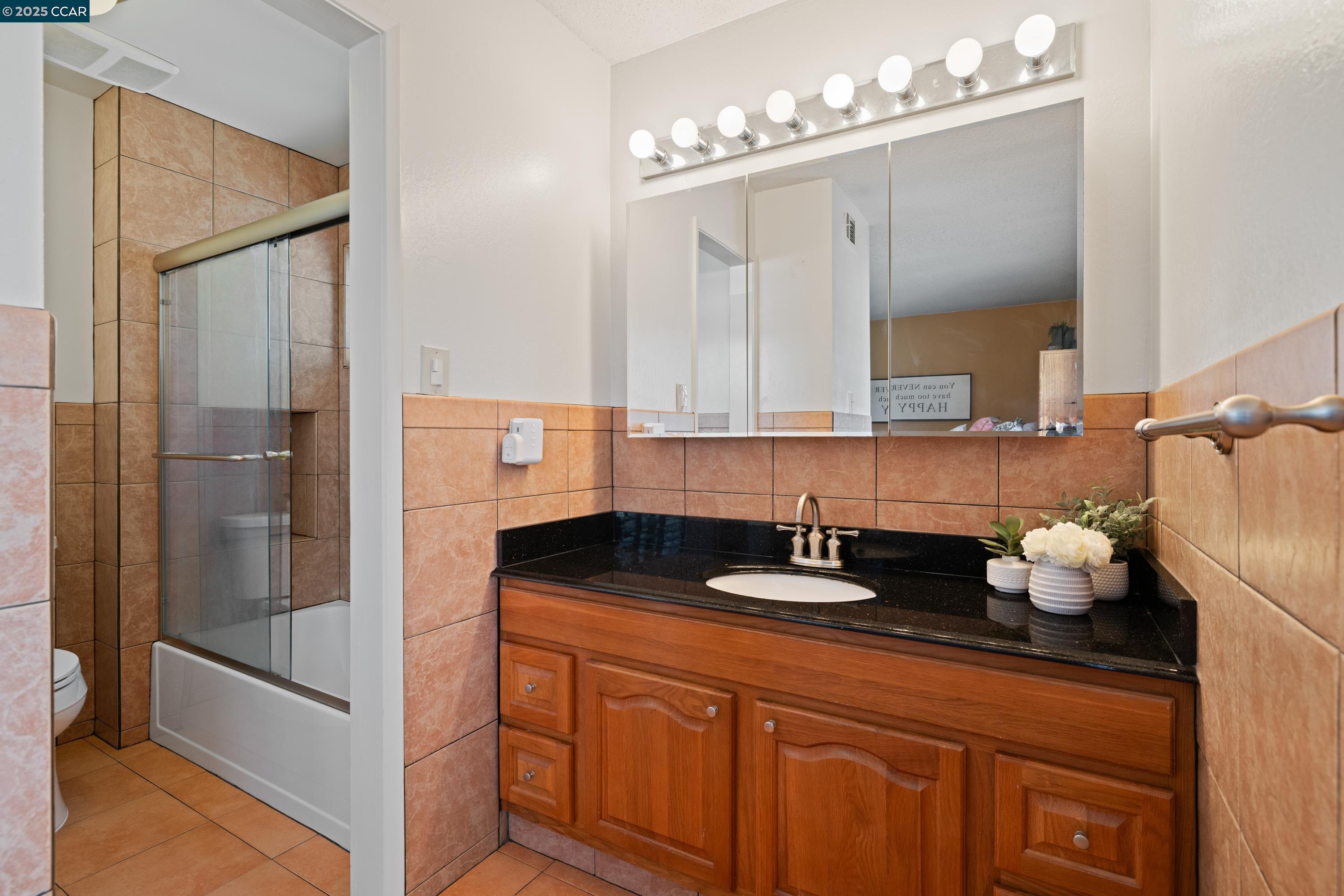 Detail Gallery Image 18 of 34 For 925 Tara Hills Dr, Pinole,  CA 94564 - 3 Beds | 2 Baths
