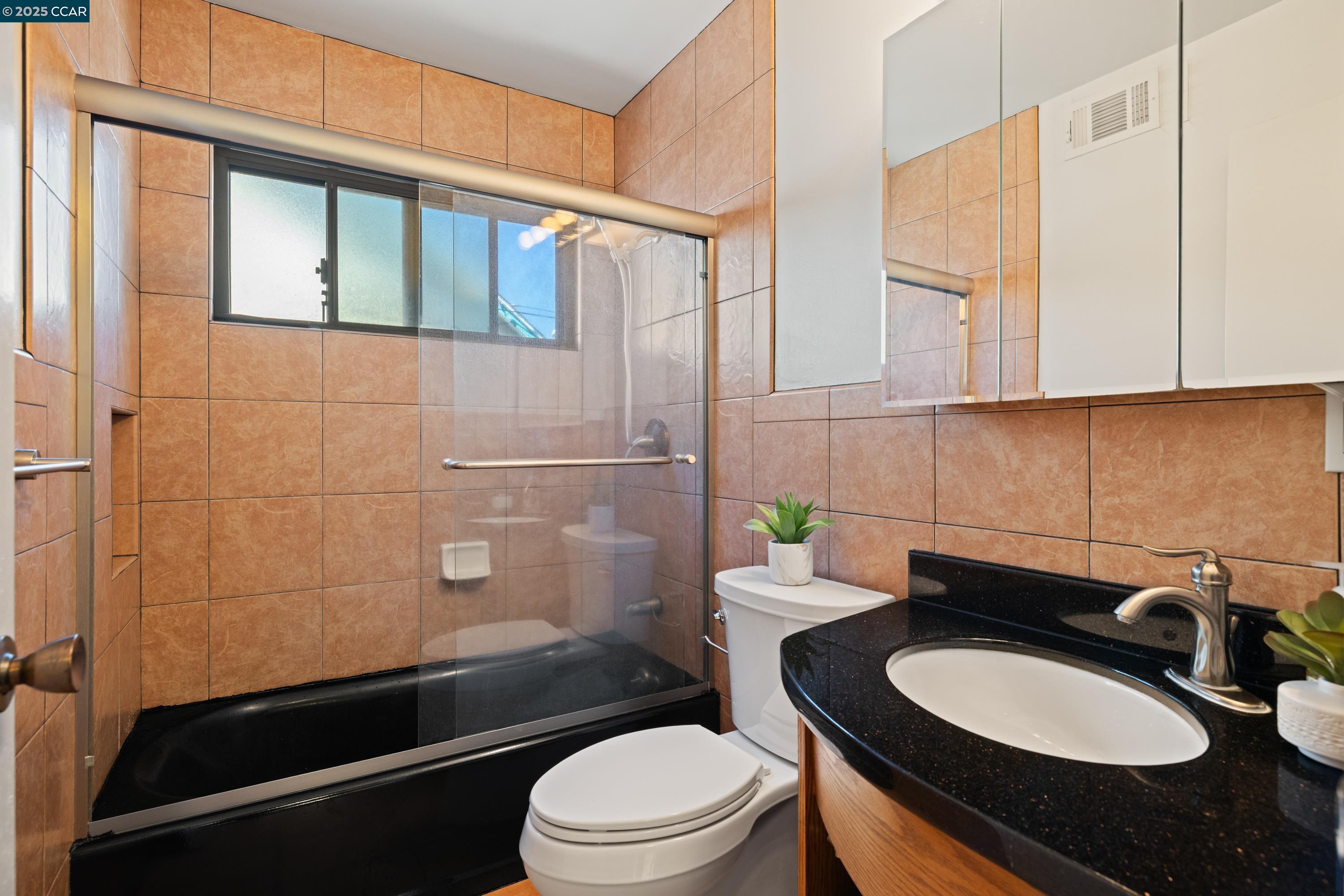 Detail Gallery Image 21 of 34 For 925 Tara Hills Dr, Pinole,  CA 94564 - 3 Beds | 2 Baths