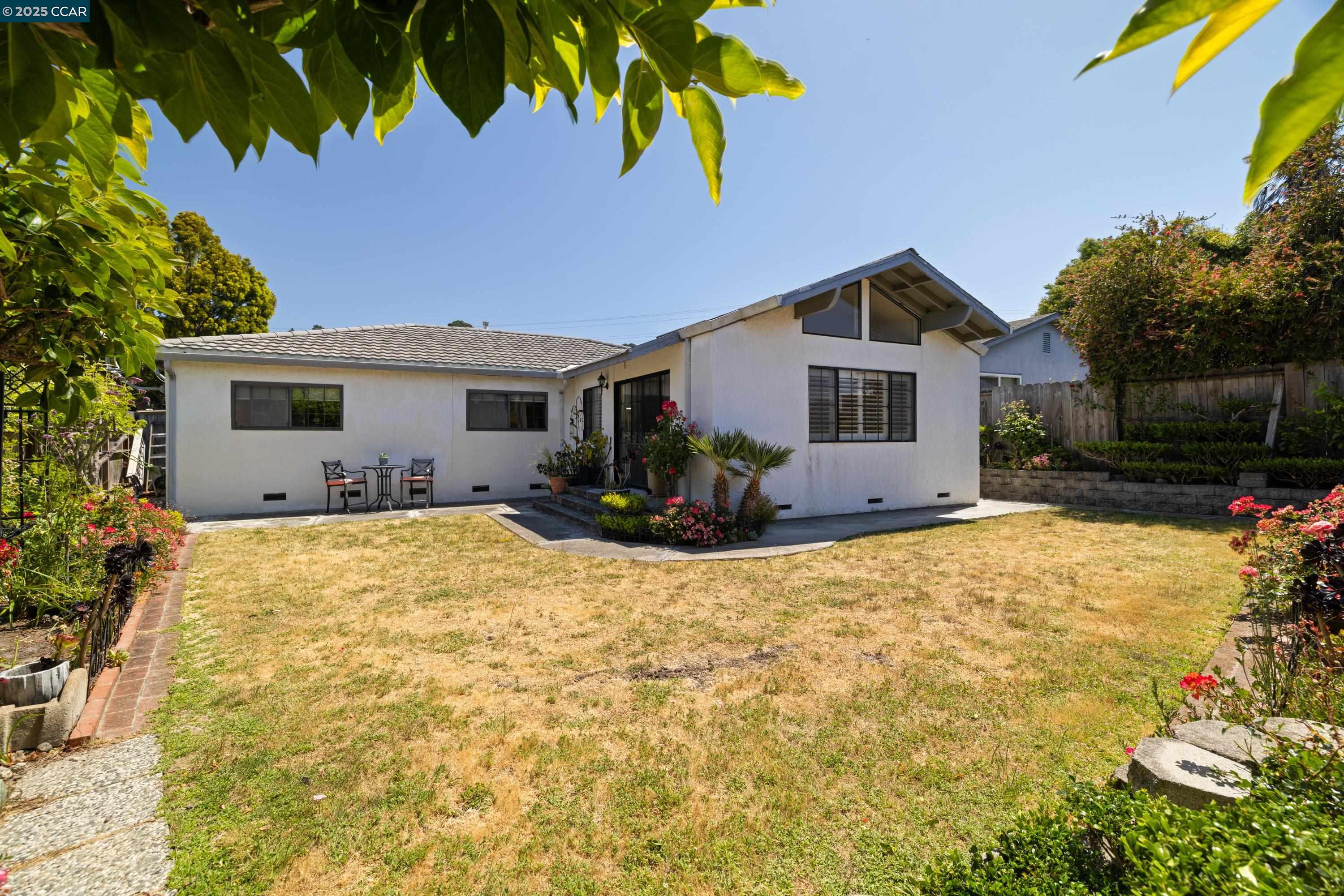 Detail Gallery Image 22 of 34 For 925 Tara Hills Dr, Pinole,  CA 94564 - 3 Beds | 2 Baths