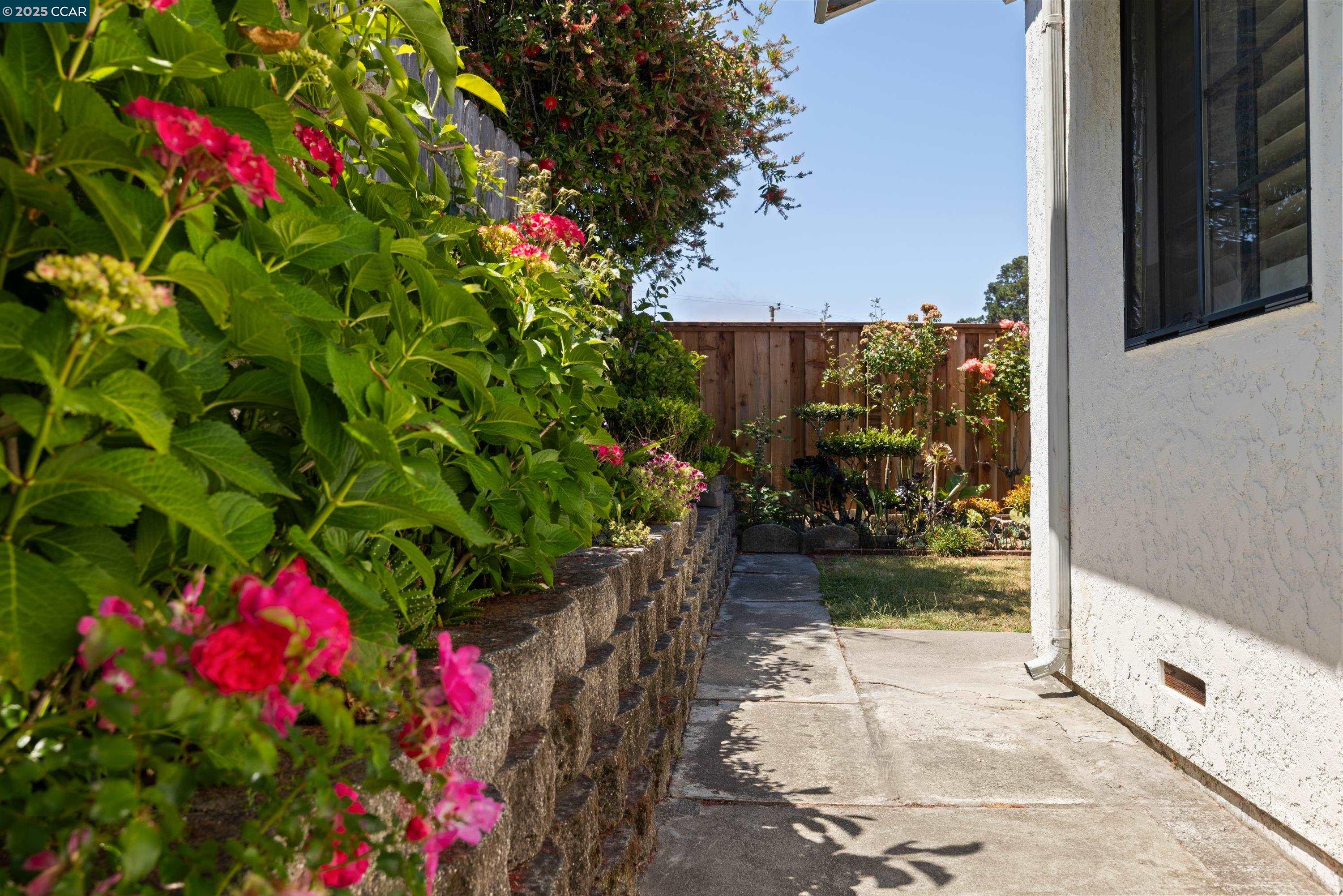 Detail Gallery Image 31 of 34 For 925 Tara Hills Dr, Pinole,  CA 94564 - 3 Beds | 2 Baths