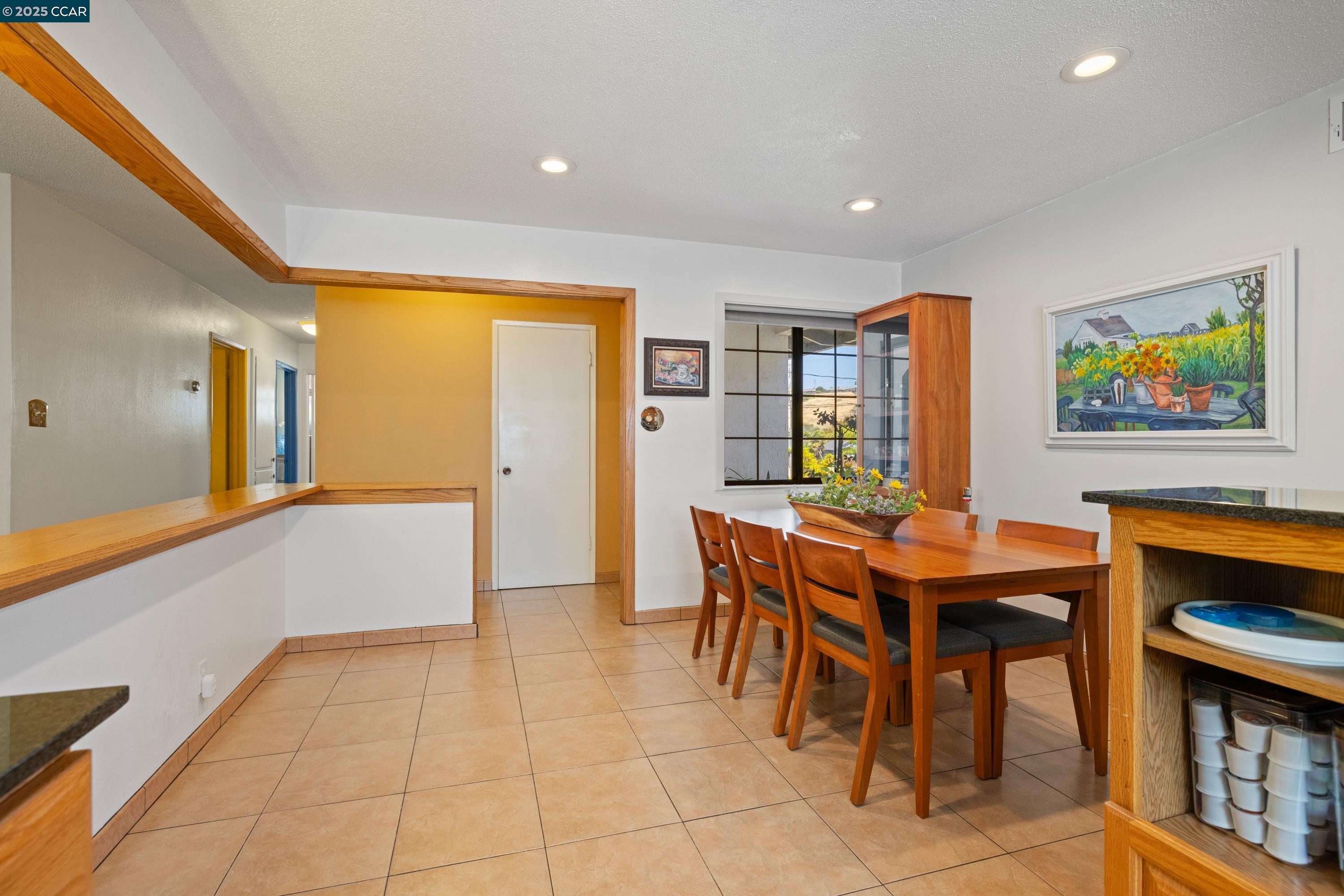 Detail Gallery Image 7 of 34 For 925 Tara Hills Dr, Pinole,  CA 94564 - 3 Beds | 2 Baths