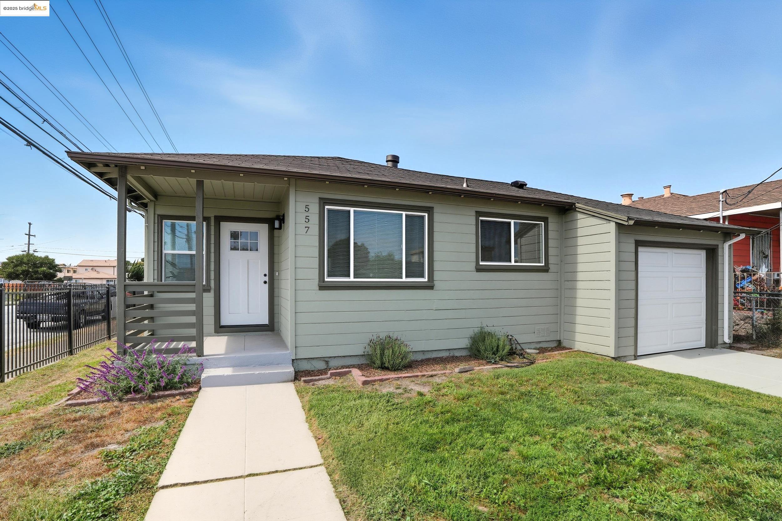 Detail Gallery Image 1 of 38 For 557 S 22nd St, Richmond,  CA 94804 - 3 Beds | 1 Baths