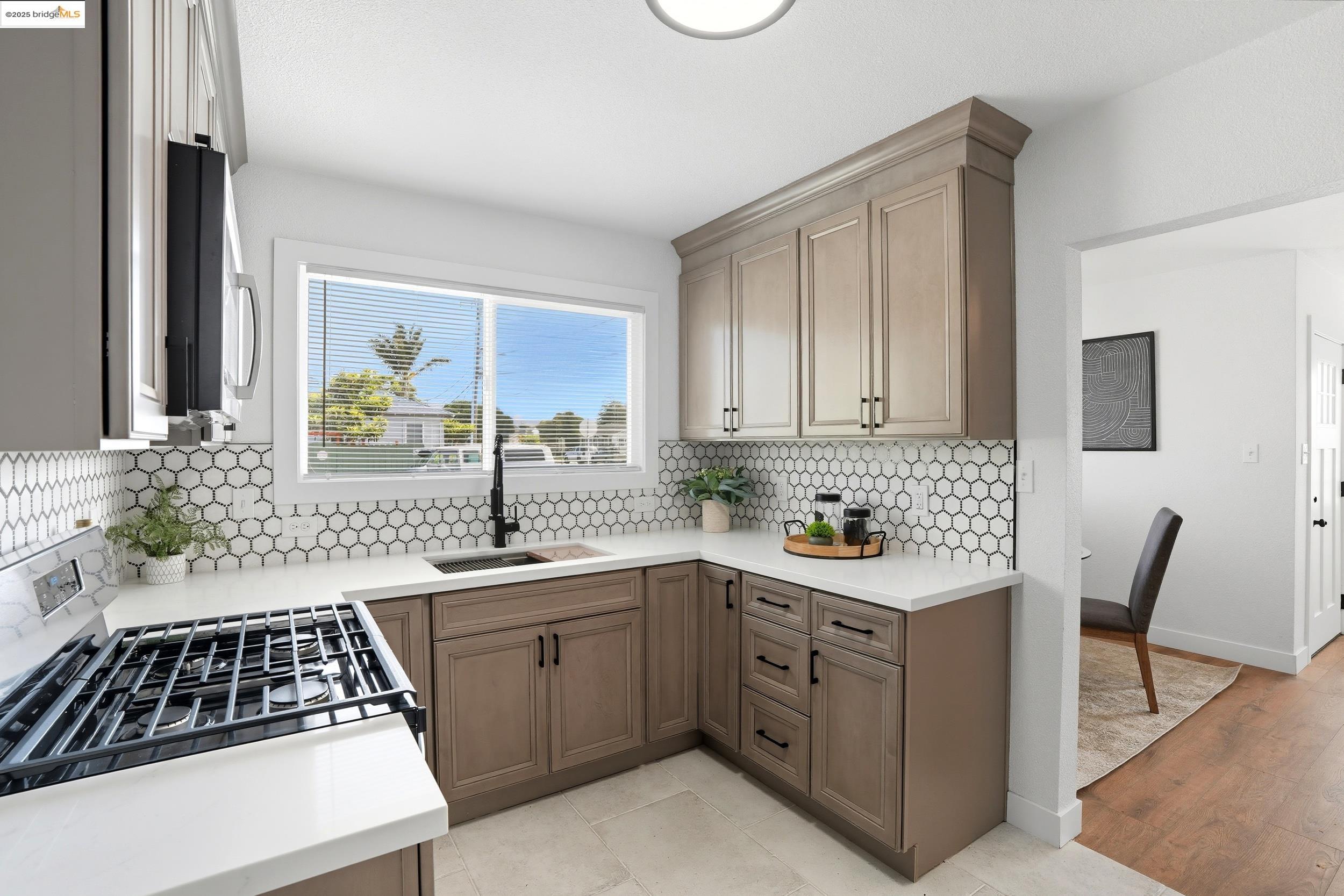 Detail Gallery Image 11 of 38 For 557 S 22nd St, Richmond,  CA 94804 - 3 Beds | 1 Baths