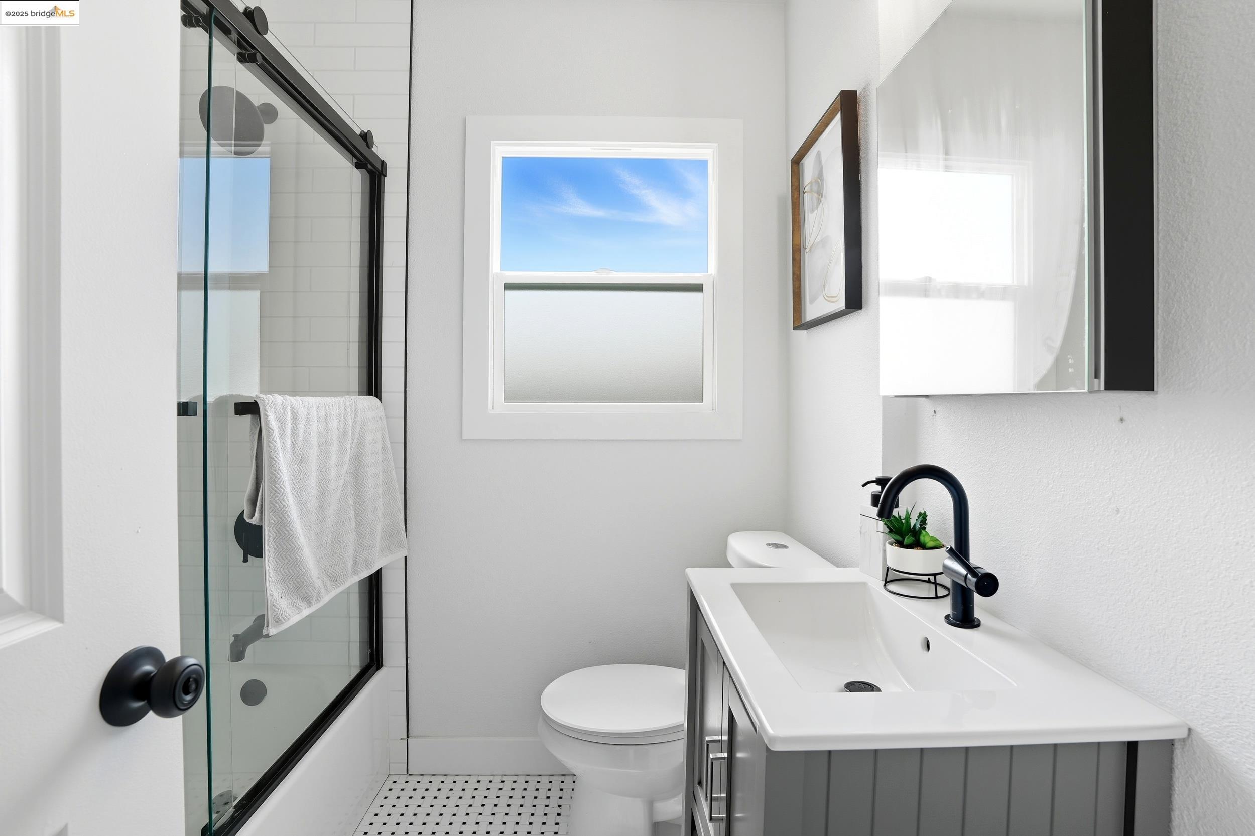 Detail Gallery Image 17 of 38 For 557 S 22nd St, Richmond,  CA 94804 - 3 Beds | 1 Baths