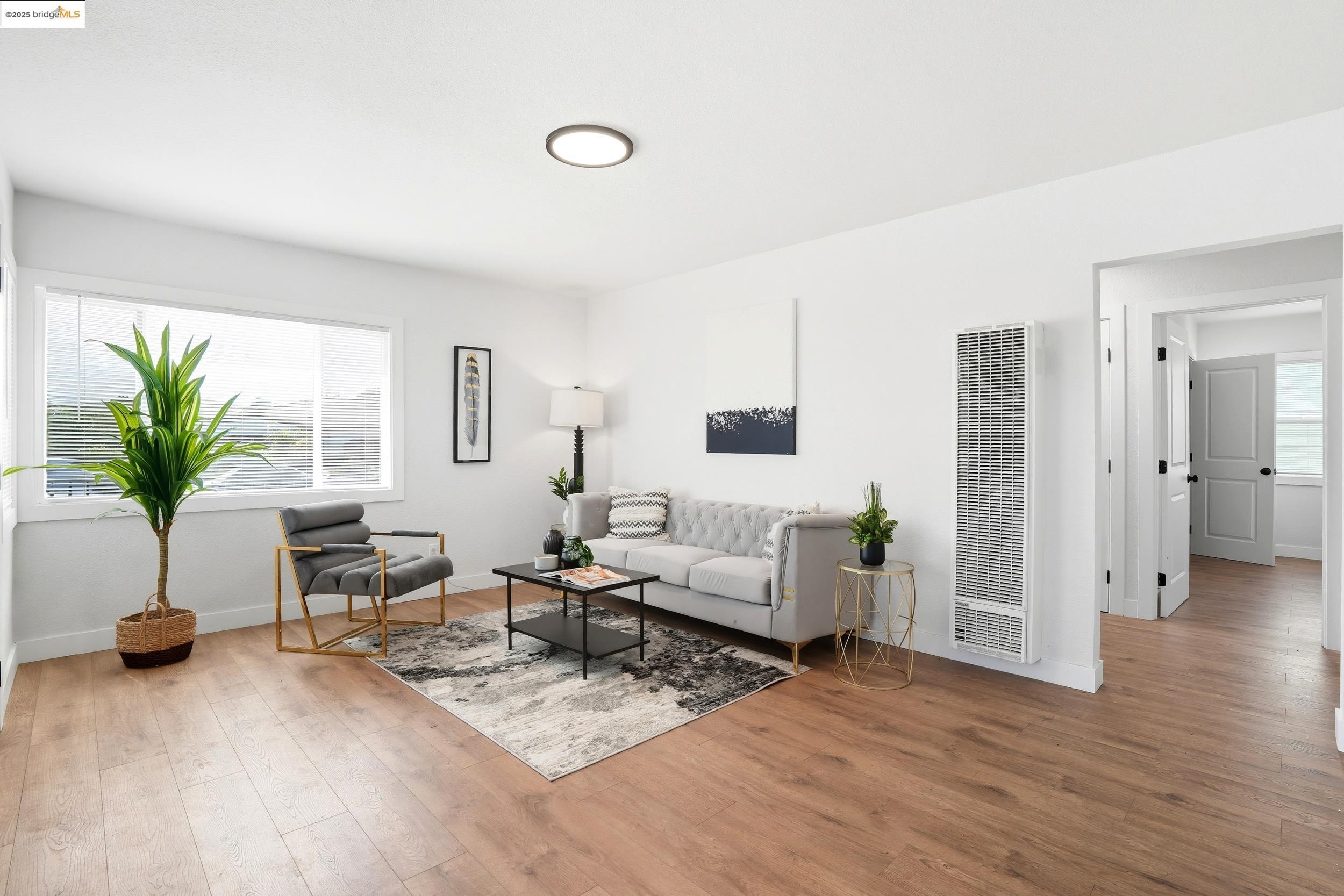 Detail Gallery Image 3 of 38 For 557 S 22nd St, Richmond,  CA 94804 - 3 Beds | 1 Baths