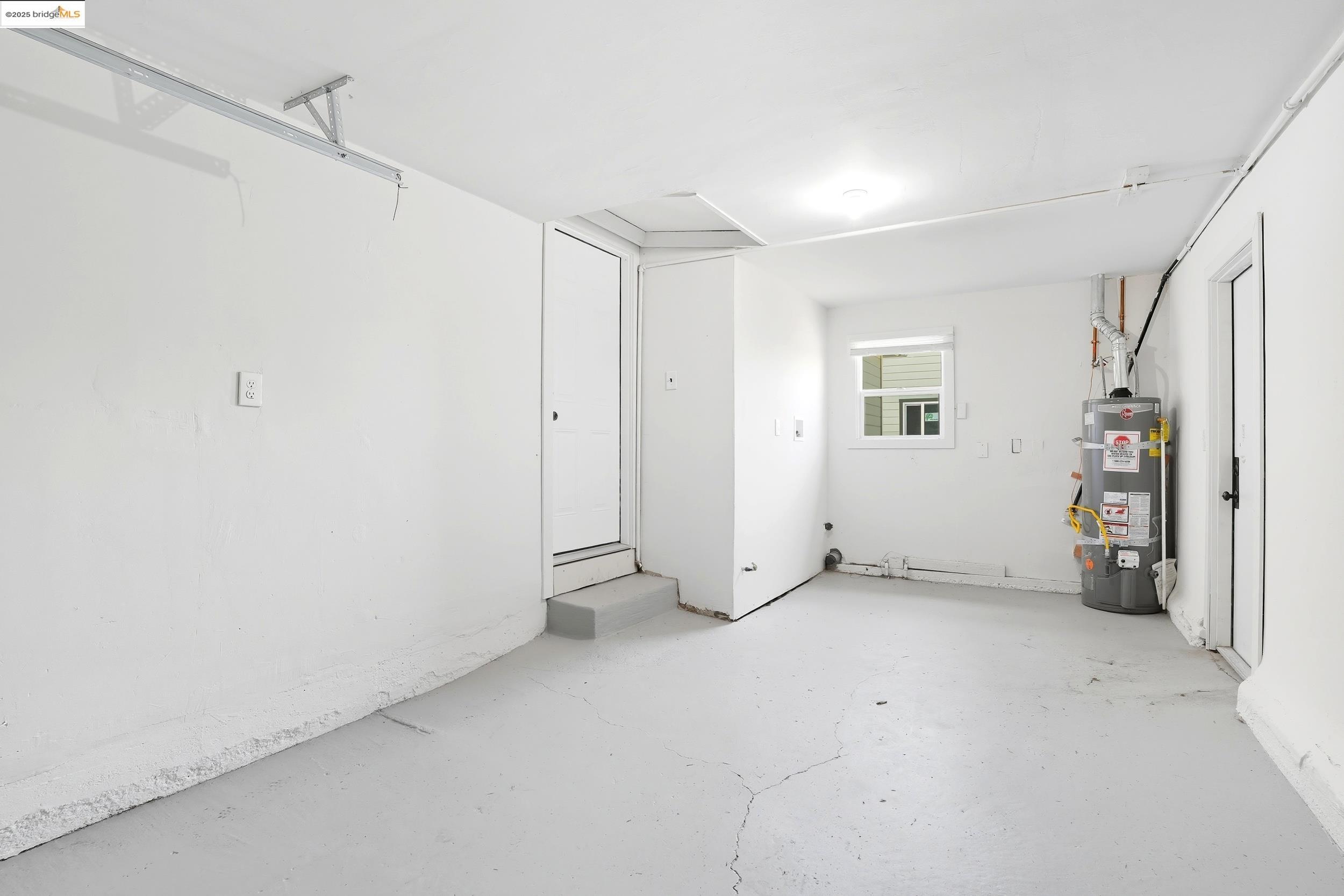 Detail Gallery Image 23 of 38 For 557 S 22nd St, Richmond,  CA 94804 - 3 Beds | 1 Baths