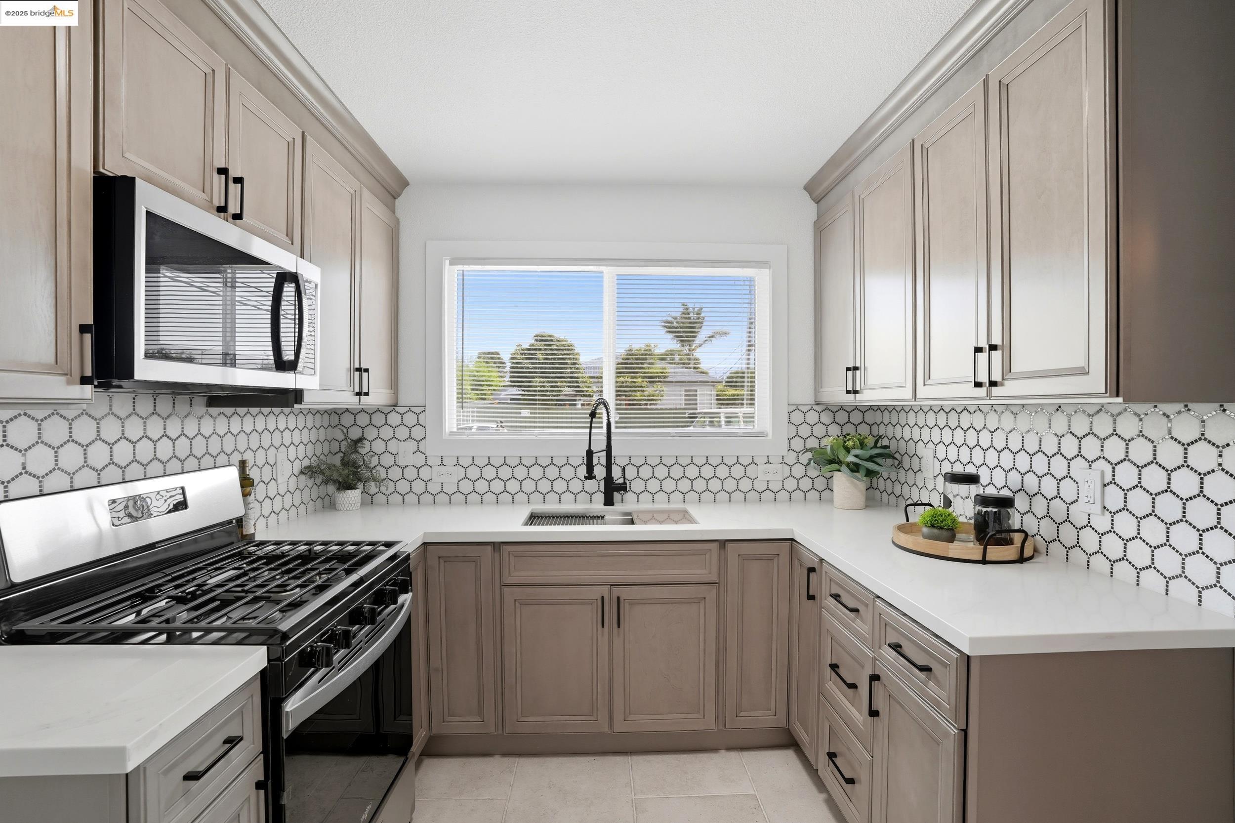 Detail Gallery Image 10 of 38 For 557 S 22nd St, Richmond,  CA 94804 - 3 Beds | 1 Baths