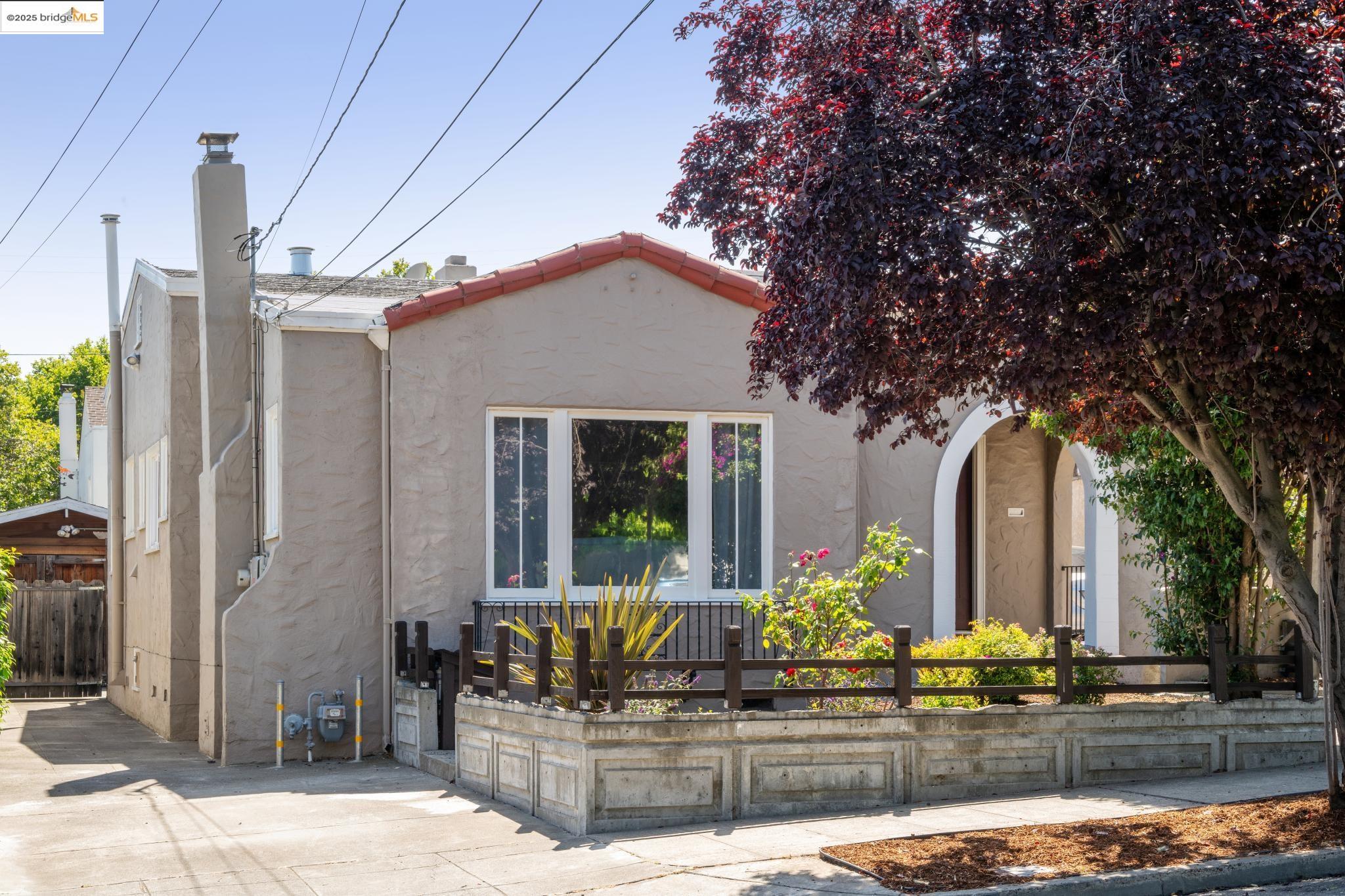 Detail Gallery Image 1 of 1 For 5335 Fleming Ave, Oakland,  CA 94619 - 3 Beds | 1 Baths