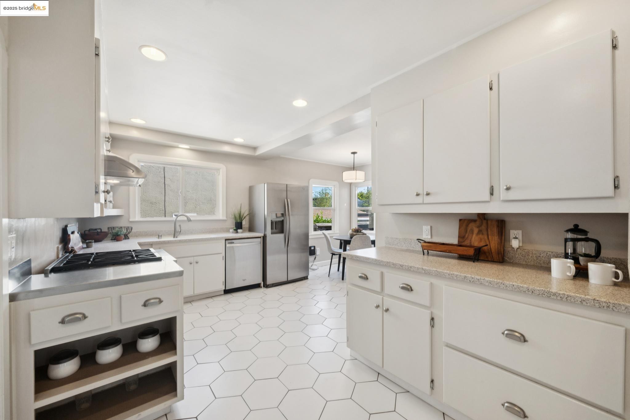 Detail Gallery Image 19 of 46 For 5335 Fleming Ave, Oakland,  CA 94619 - 3 Beds | 1 Baths