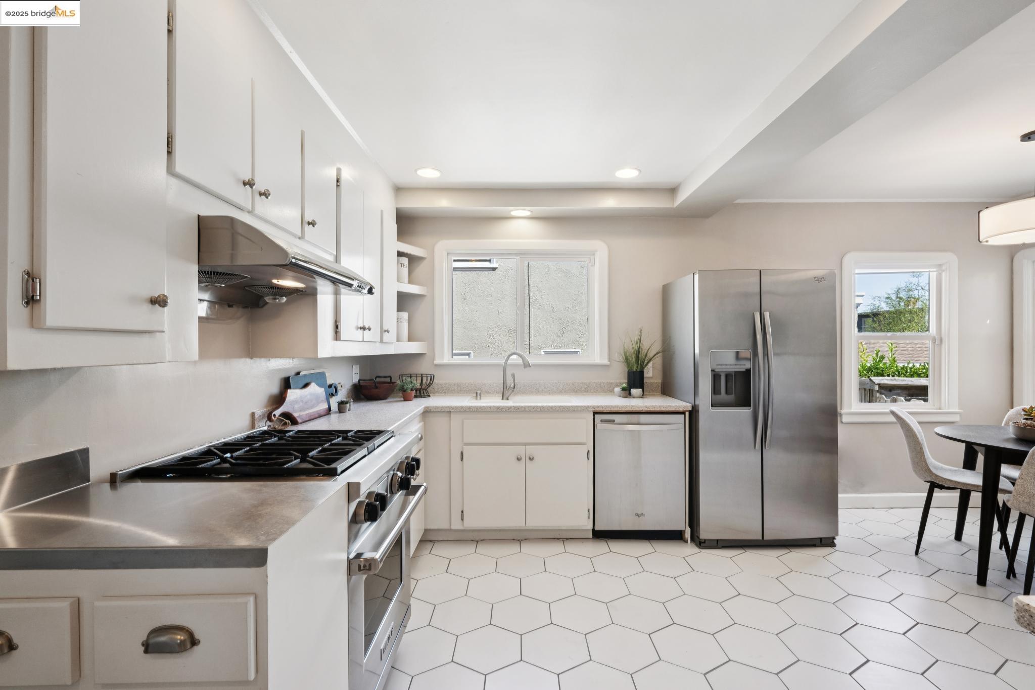 Detail Gallery Image 20 of 46 For 5335 Fleming Ave, Oakland,  CA 94619 - 3 Beds | 1 Baths