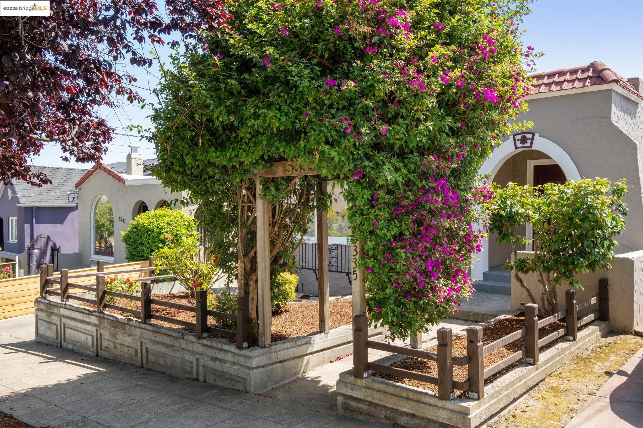 Detail Gallery Image 3 of 46 For 5335 Fleming Ave, Oakland,  CA 94619 - 3 Beds | 1 Baths