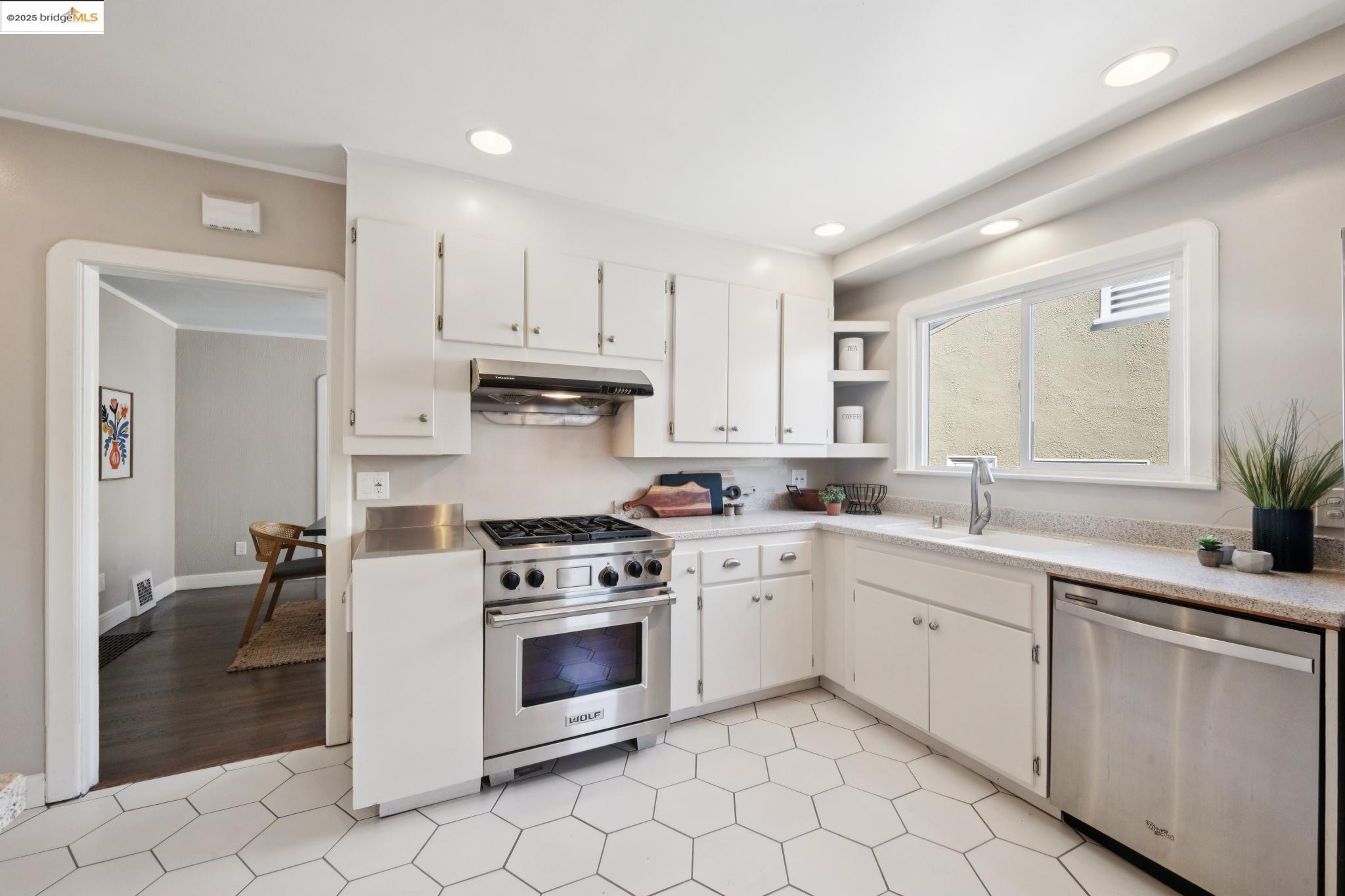 Detail Gallery Image 21 of 46 For 5335 Fleming Ave, Oakland,  CA 94619 - 3 Beds | 1 Baths