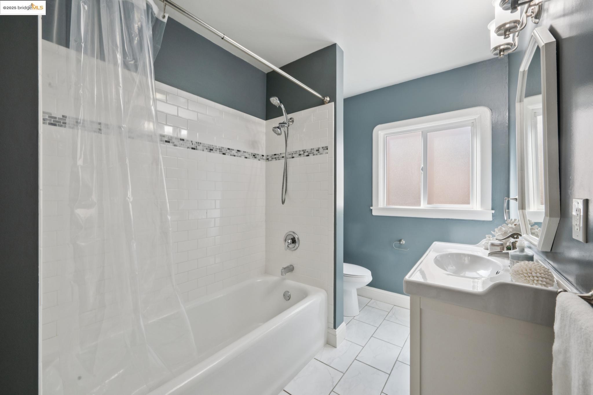 Detail Gallery Image 33 of 46 For 5335 Fleming Ave, Oakland,  CA 94619 - 3 Beds | 1 Baths