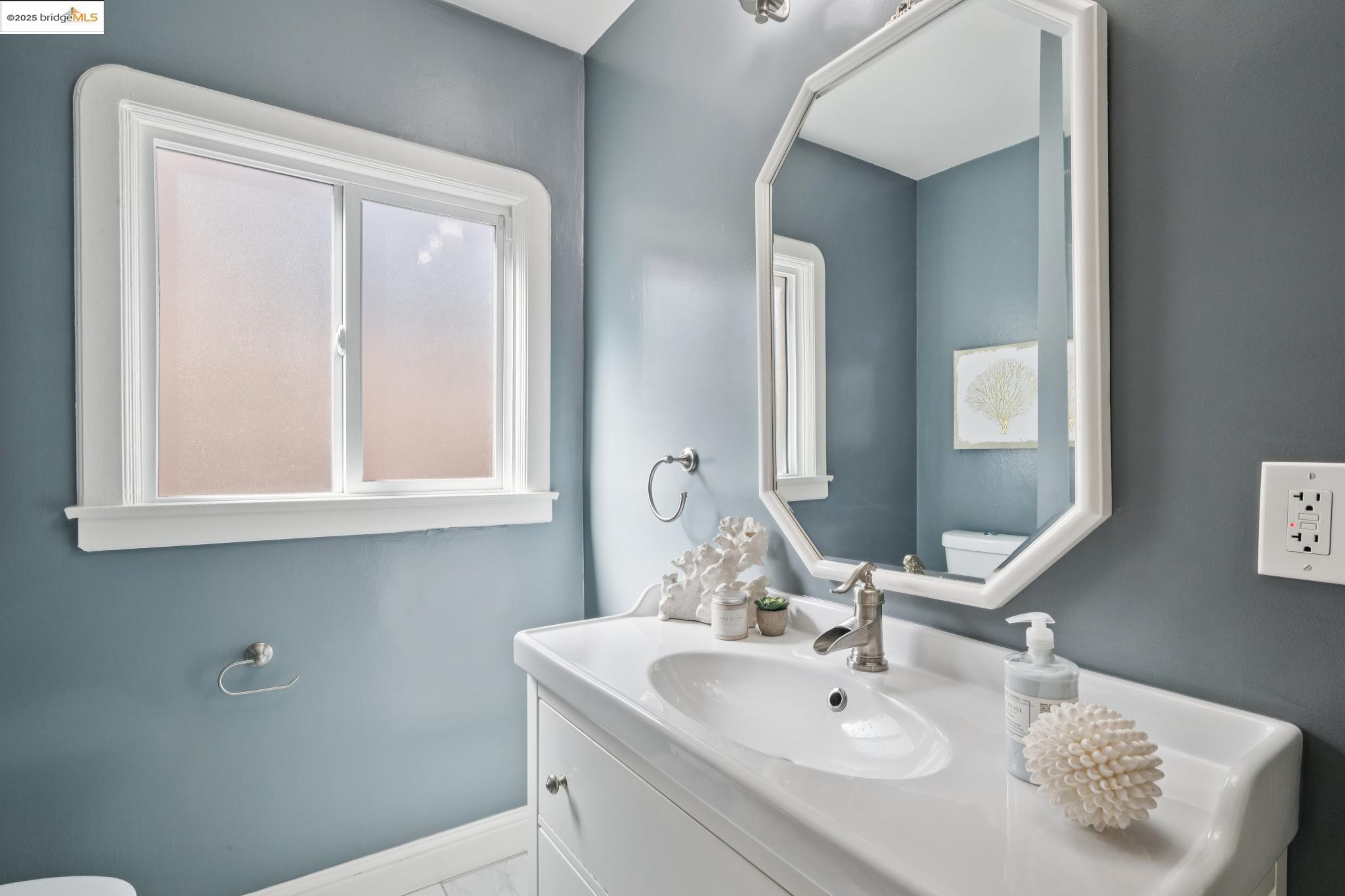 Detail Gallery Image 34 of 46 For 5335 Fleming Ave, Oakland,  CA 94619 - 3 Beds | 1 Baths