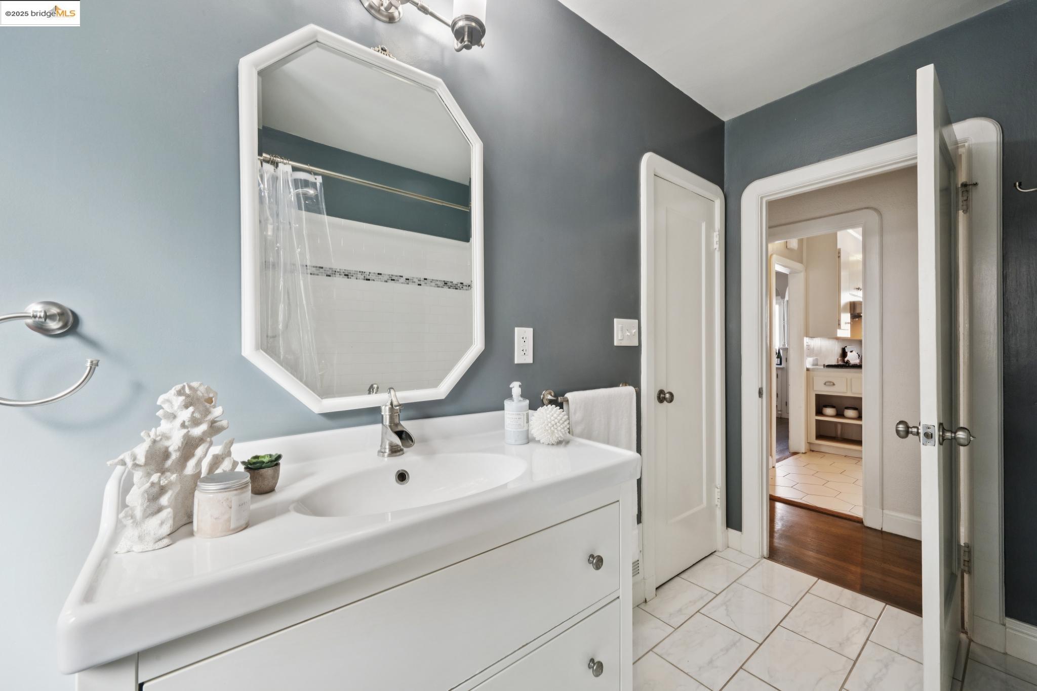 Detail Gallery Image 35 of 46 For 5335 Fleming Ave, Oakland,  CA 94619 - 3 Beds | 1 Baths