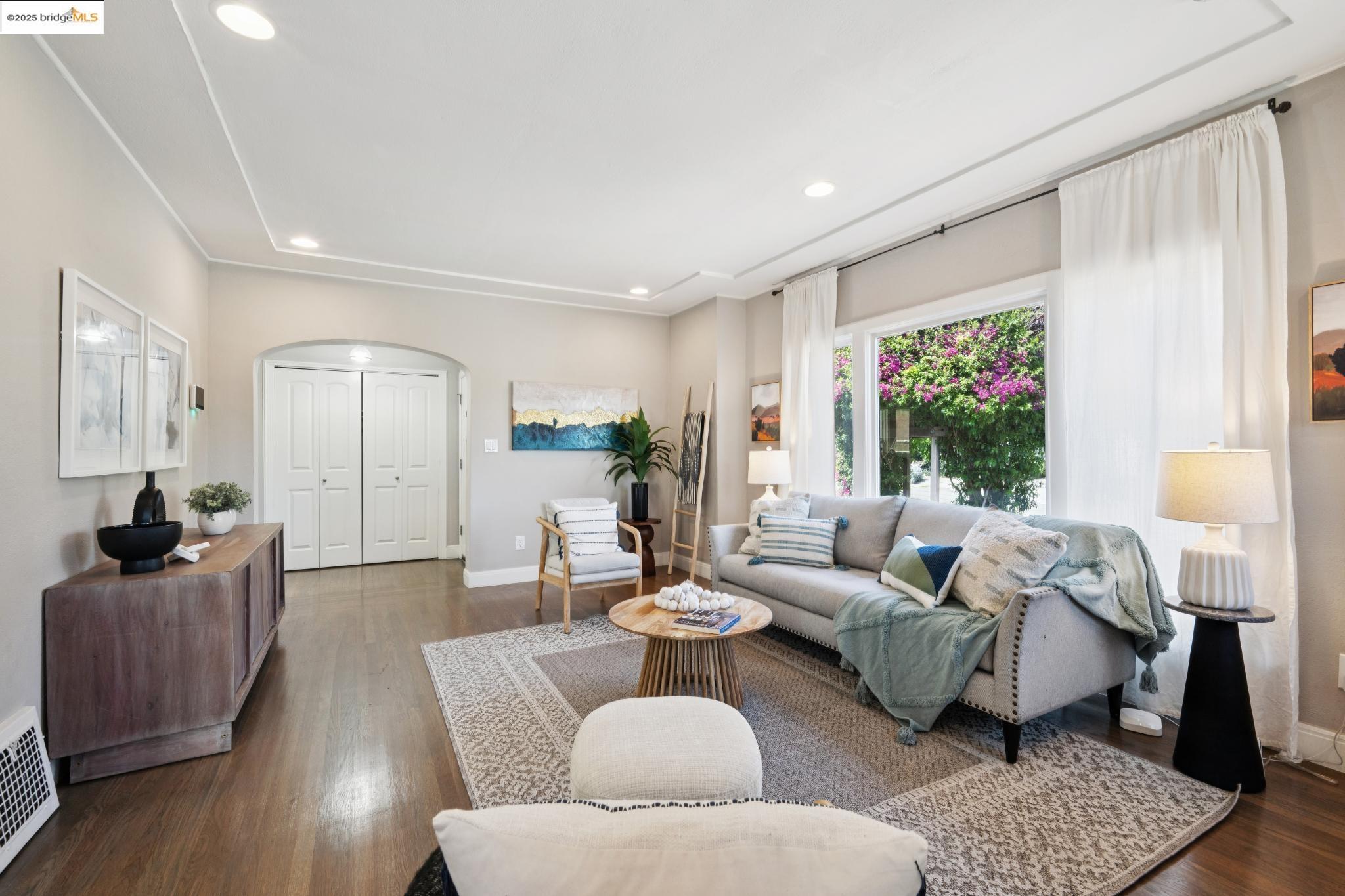 Detail Gallery Image 8 of 46 For 5335 Fleming Ave, Oakland,  CA 94619 - 3 Beds | 1 Baths