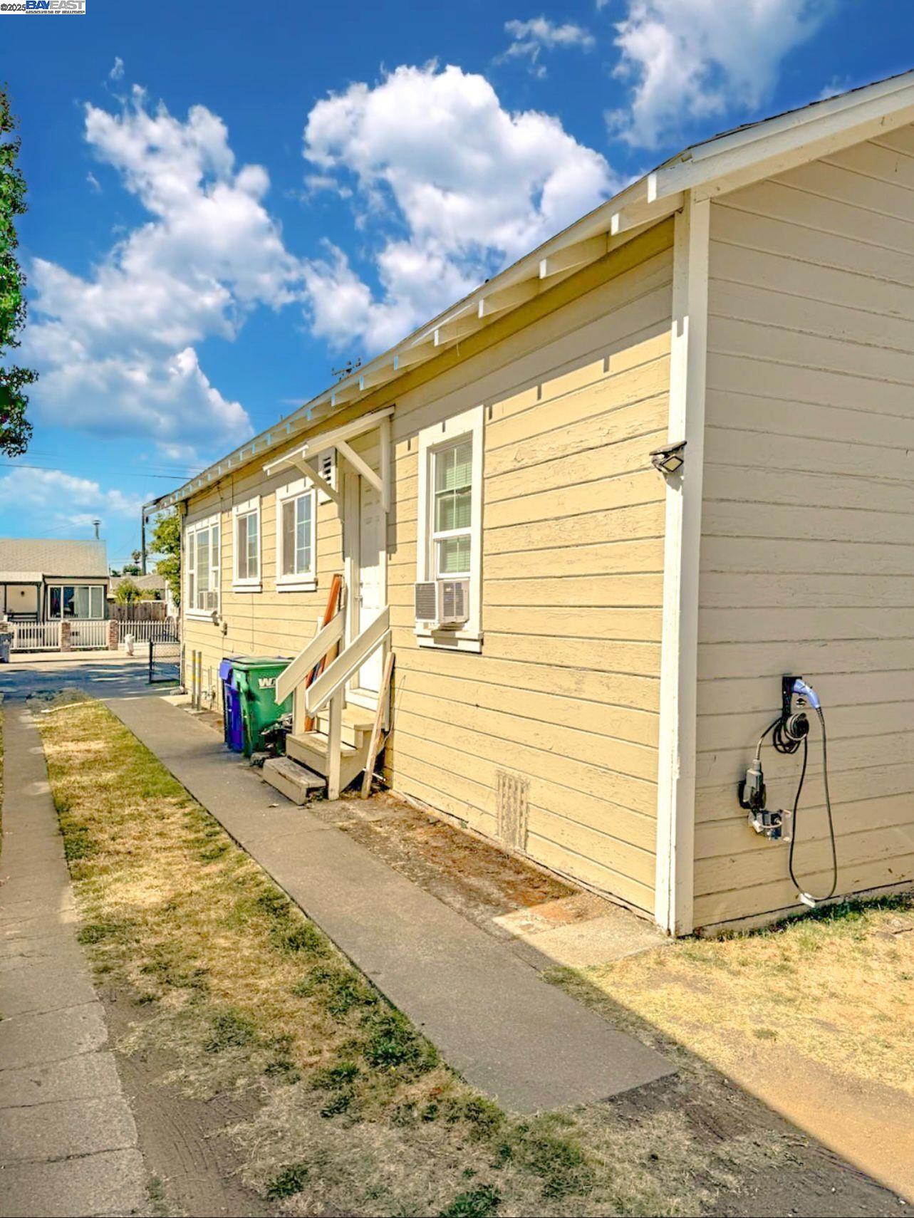 Detail Gallery Image 3 of 6 For 10504 Voltaire Ave, Oakland,  CA 94603 - – Beds | – Baths