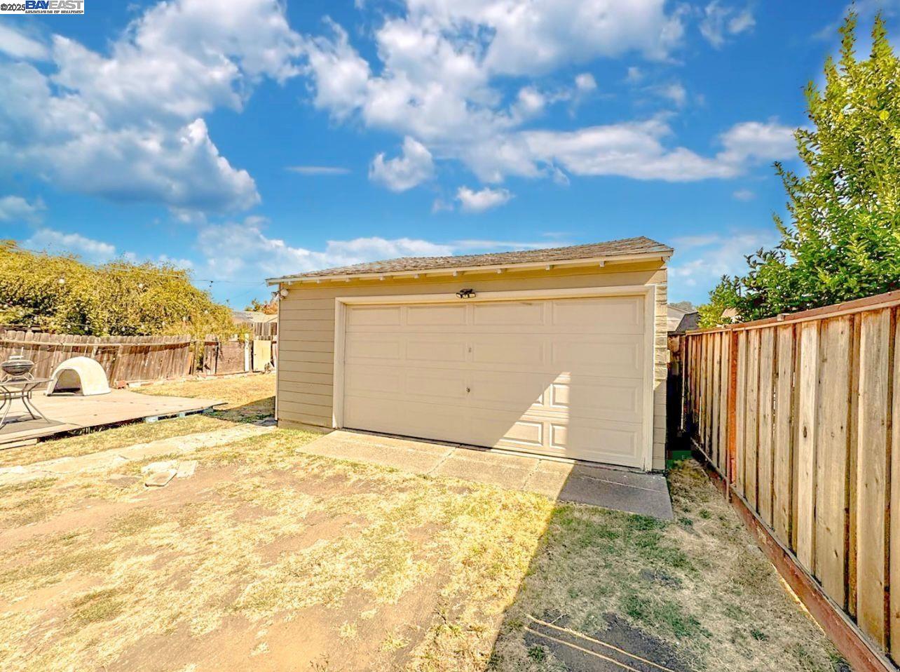 Detail Gallery Image 4 of 6 For 10504 Voltaire Ave, Oakland,  CA 94603 - – Beds | – Baths