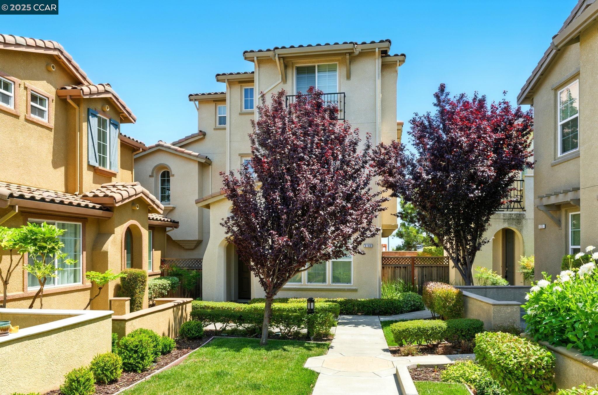 Detail Gallery Image 3 of 59 For 5160 Waggle Ct, Richmond,  CA 94806 - 2 Beds | 2/1 Baths