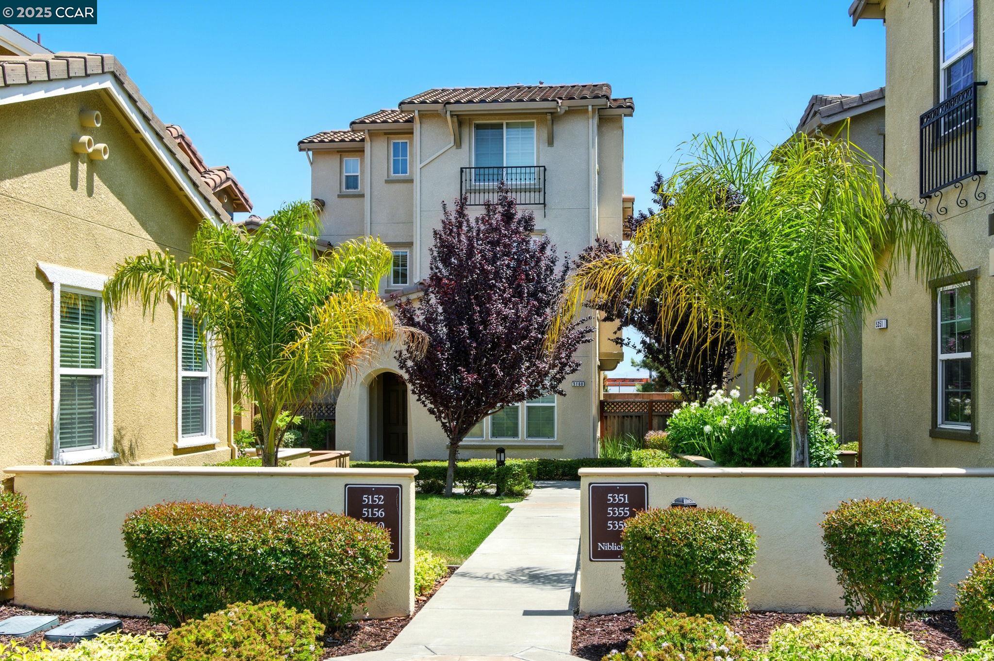 Detail Gallery Image 4 of 59 For 5160 Waggle Ct, Richmond,  CA 94806 - 2 Beds | 2/1 Baths