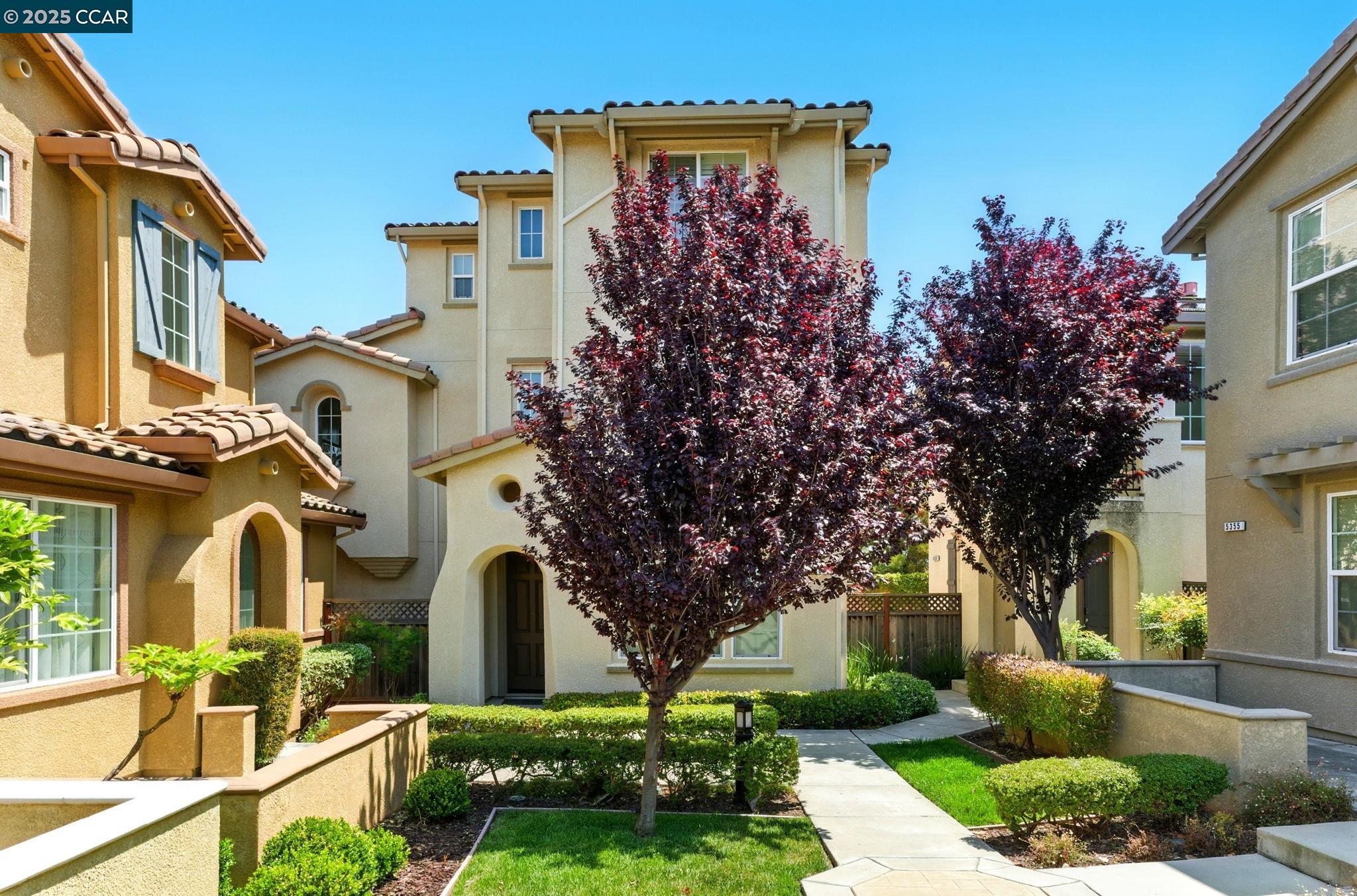 Detail Gallery Image 5 of 59 For 5160 Waggle Ct, Richmond,  CA 94806 - 2 Beds | 2/1 Baths