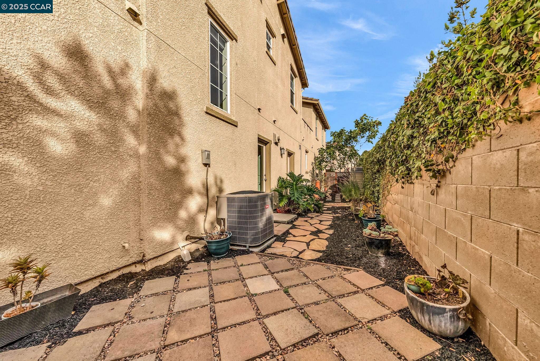 Detail Gallery Image 44 of 59 For 5160 Waggle Ct, Richmond,  CA 94806 - 2 Beds | 2/1 Baths