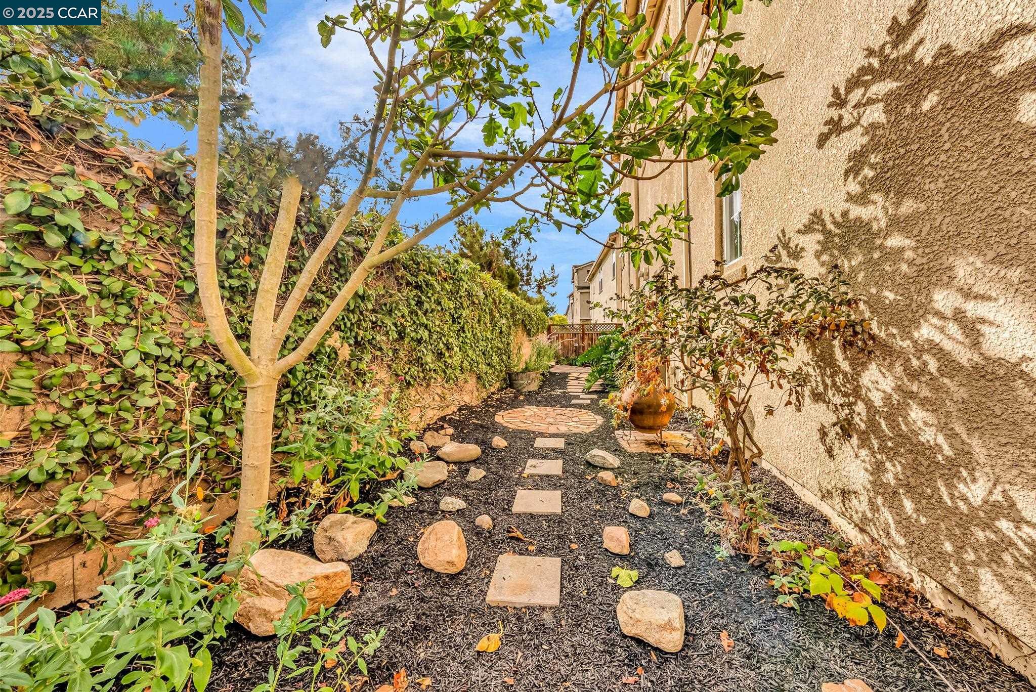 Detail Gallery Image 45 of 59 For 5160 Waggle Ct, Richmond,  CA 94806 - 2 Beds | 2/1 Baths