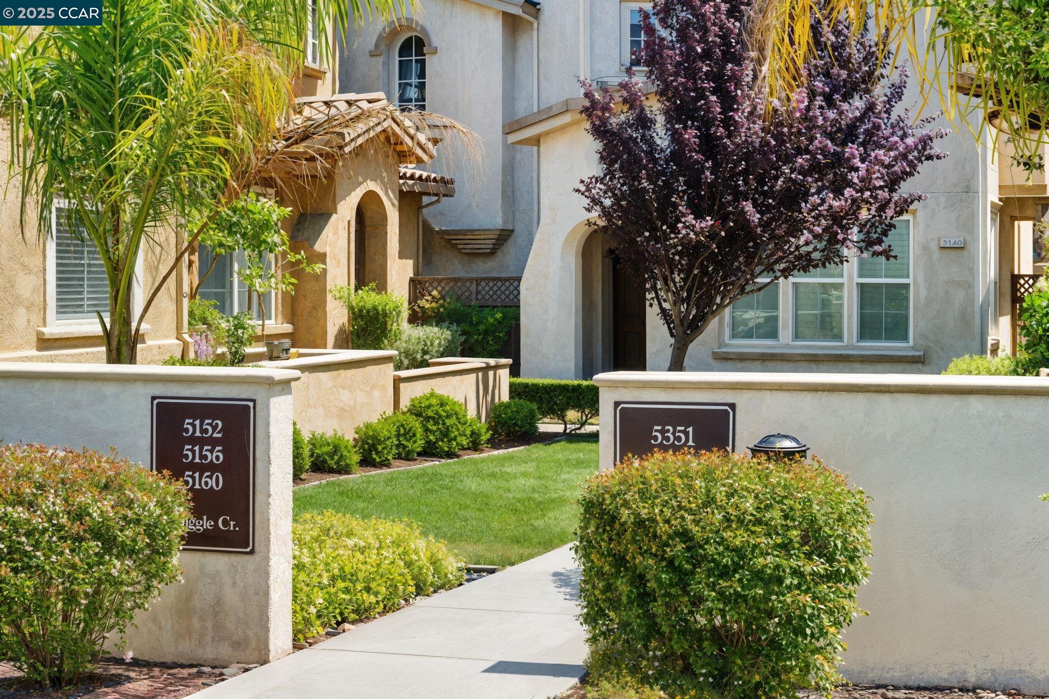 Detail Gallery Image 6 of 59 For 5160 Waggle Ct, Richmond,  CA 94806 - 2 Beds | 2/1 Baths