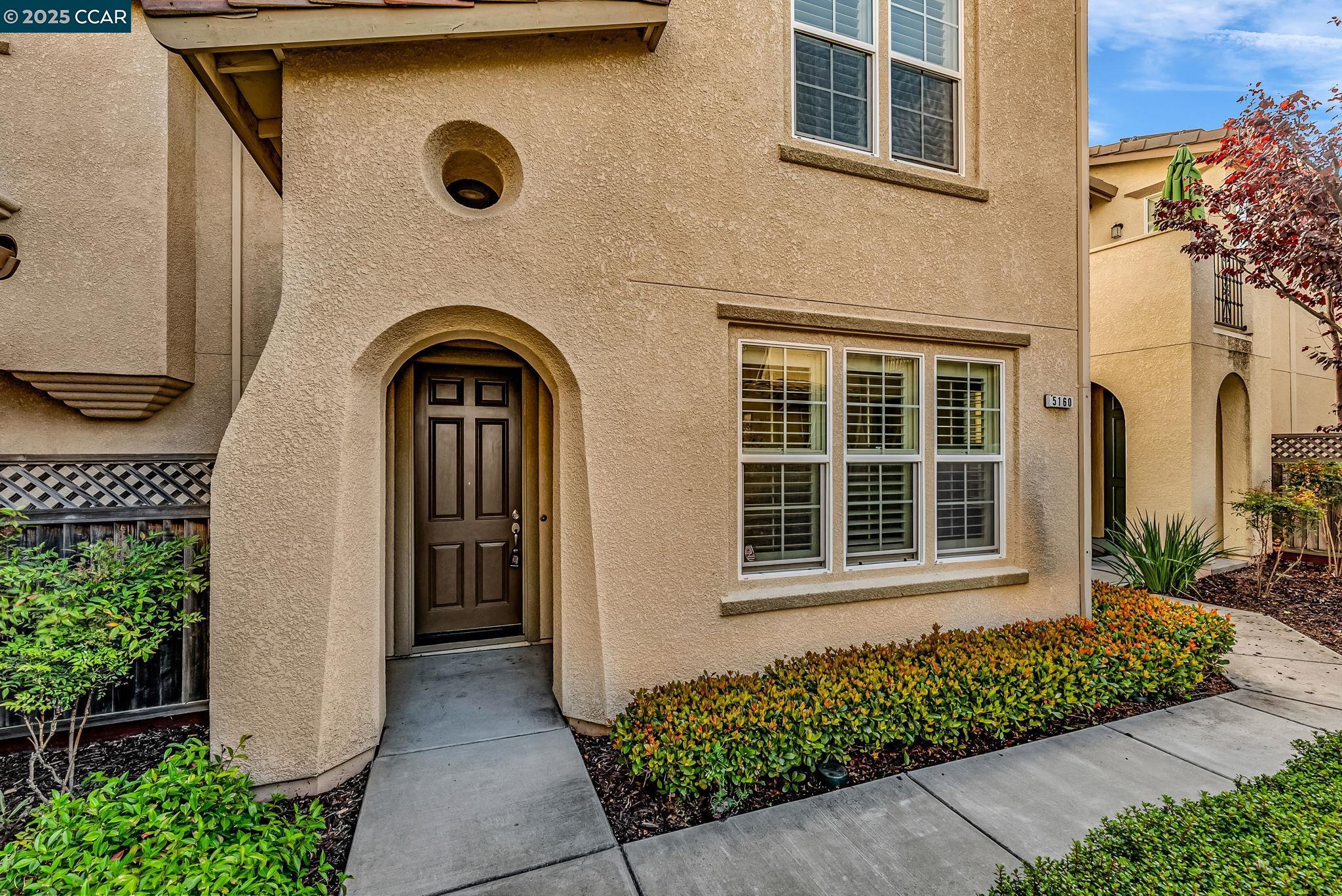 Detail Gallery Image 8 of 59 For 5160 Waggle Ct, Richmond,  CA 94806 - 2 Beds | 2/1 Baths