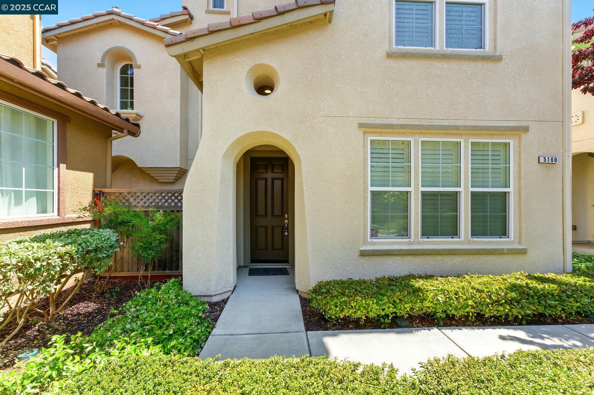 Detail Gallery Image 9 of 59 For 5160 Waggle Ct, Richmond,  CA 94806 - 2 Beds | 2/1 Baths