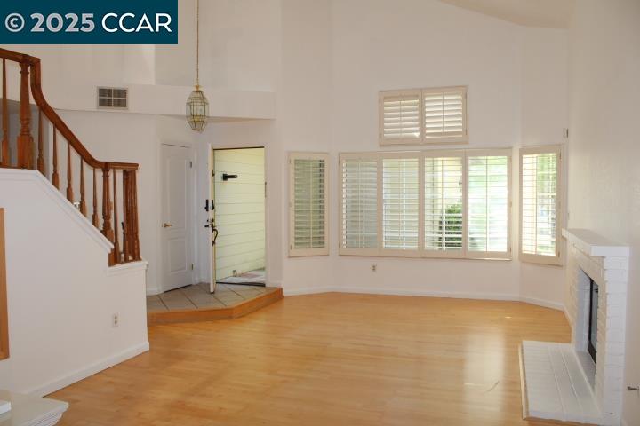 Detail Gallery Image 2 of 46 For 5344 Cerro Sur, Richmond,  CA 94803 - 4 Beds | 3 Baths