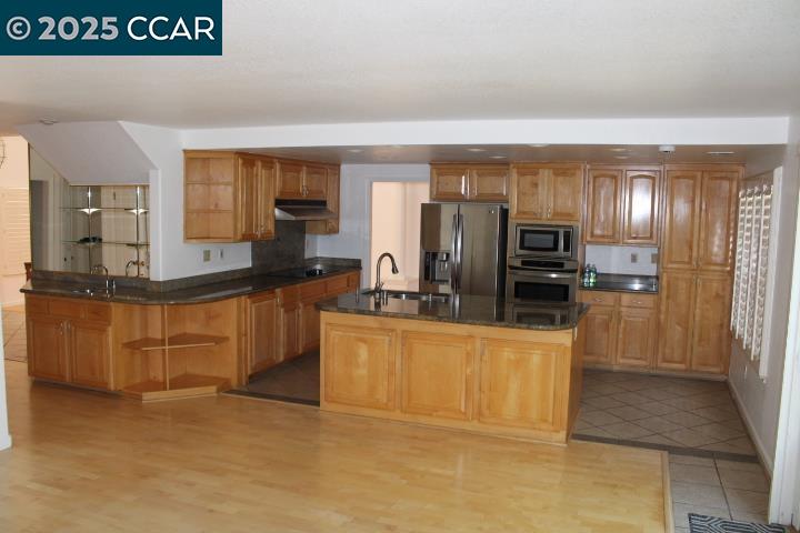 Detail Gallery Image 6 of 46 For 5344 Cerro Sur, Richmond,  CA 94803 - 4 Beds | 3 Baths