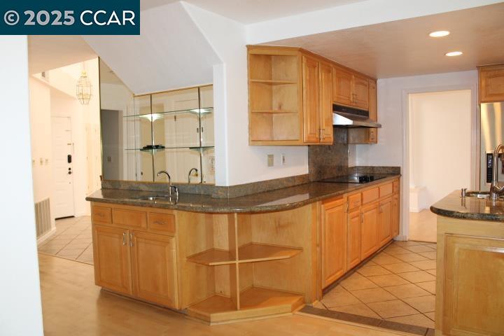 Detail Gallery Image 7 of 46 For 5344 Cerro Sur, Richmond,  CA 94803 - 4 Beds | 3 Baths