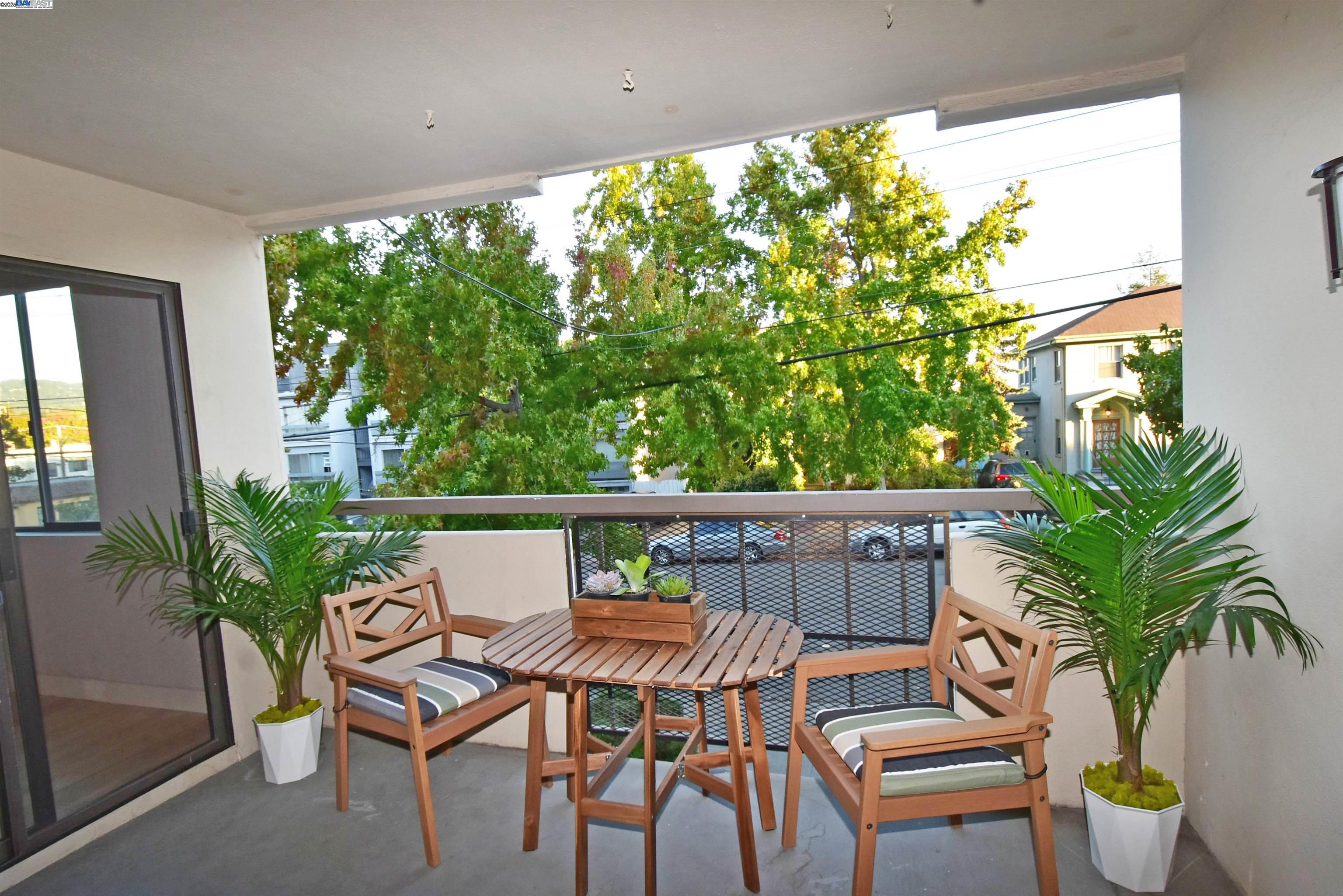 303 Adams St # 109, Oakland, California 94610, 2 Bedrooms Bedrooms, ,2 BathroomsBathrooms,Residential Lease,For Rent,303 Adams St # 109,41101420